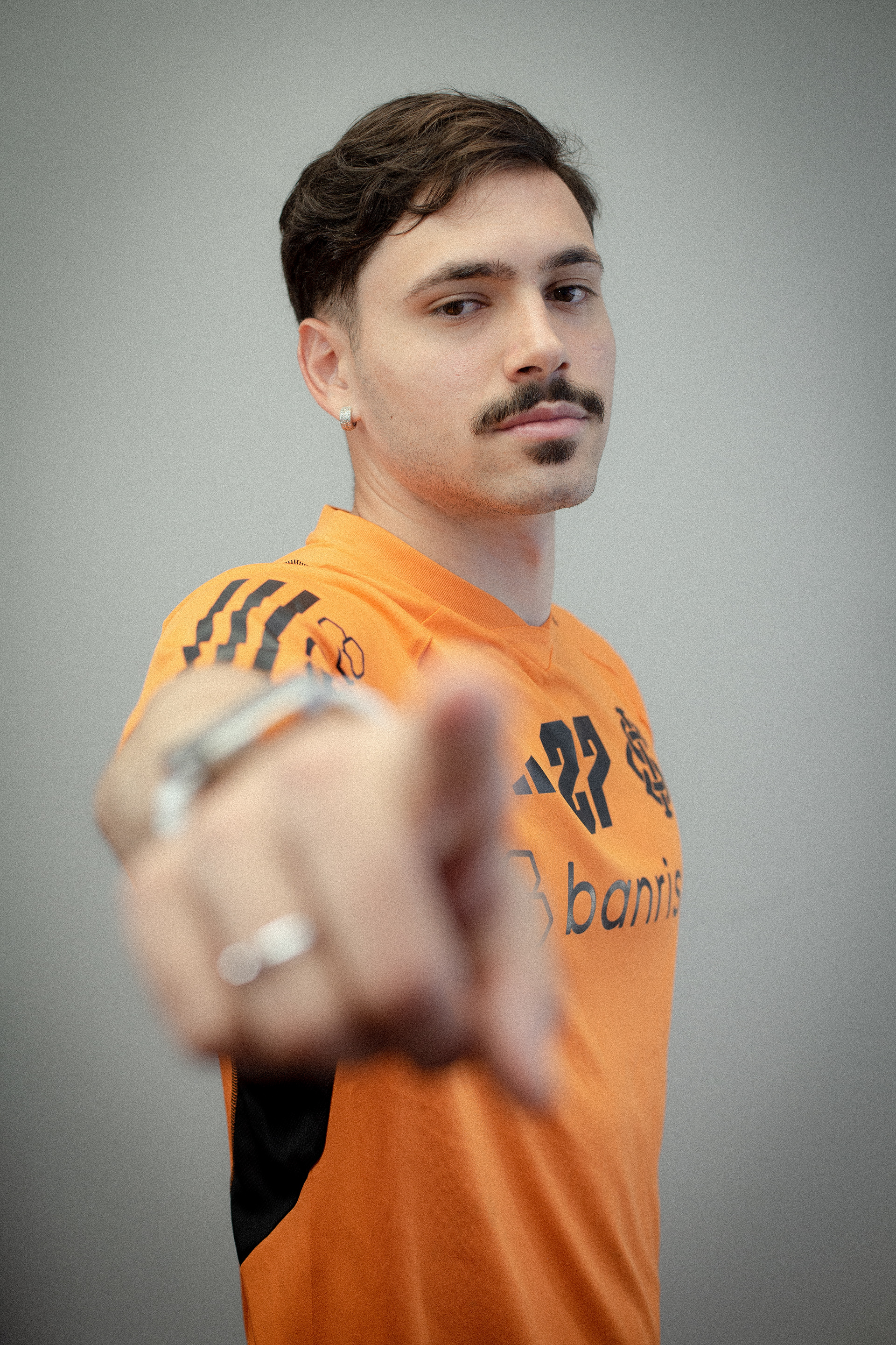 Maurício Prado - Jogador Titular do Internacional. 2023