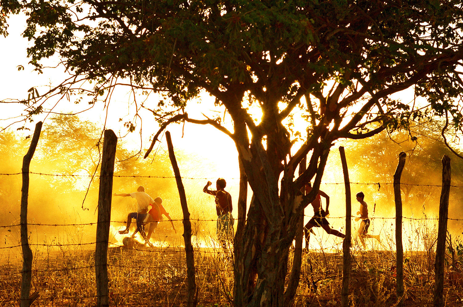 Pelada no Piató, 2005. 3º lugar no Concurso Sérgio Buarque de Holanda.  São Carlos/SP, 2005