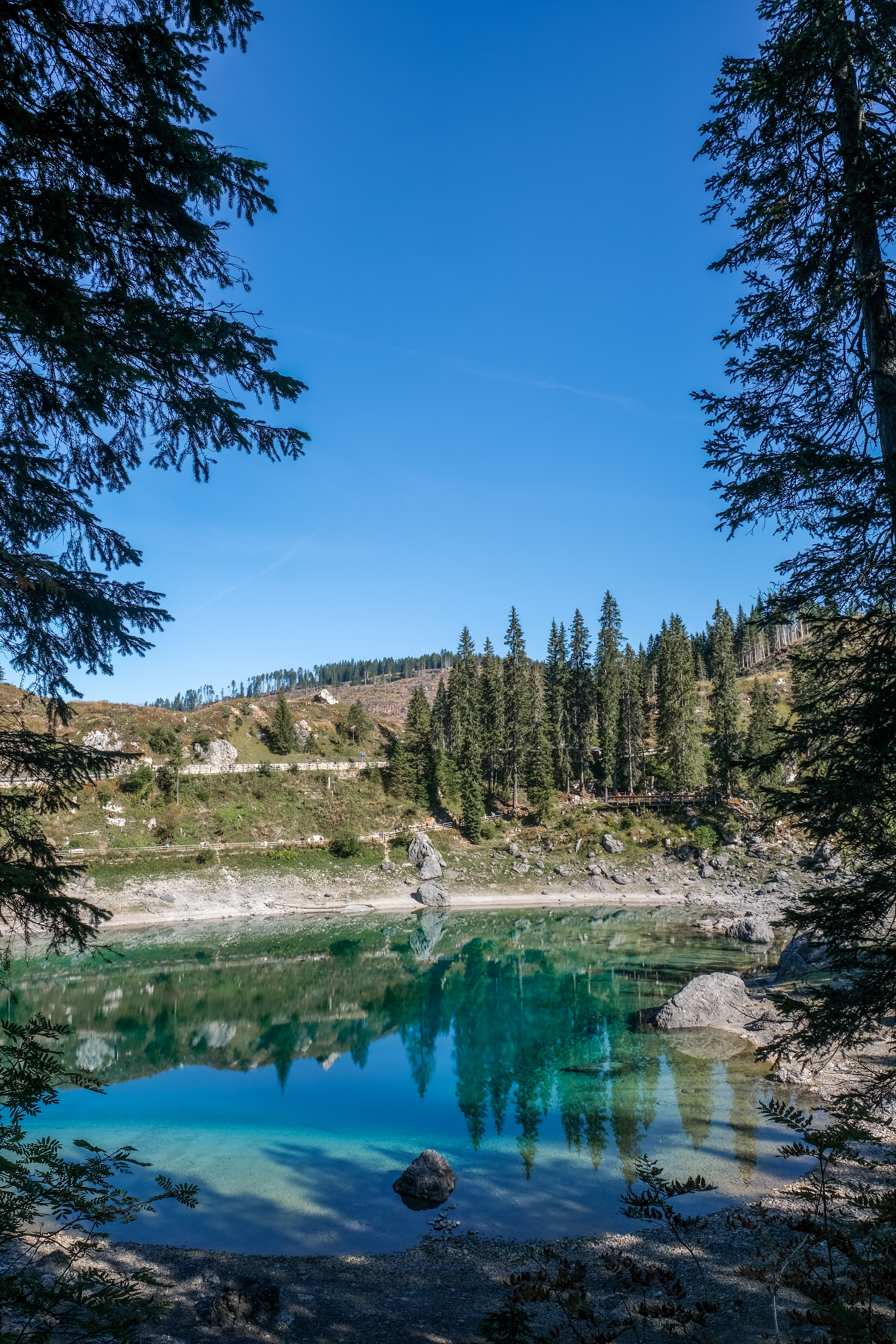 Le lac de Carezza, Italie