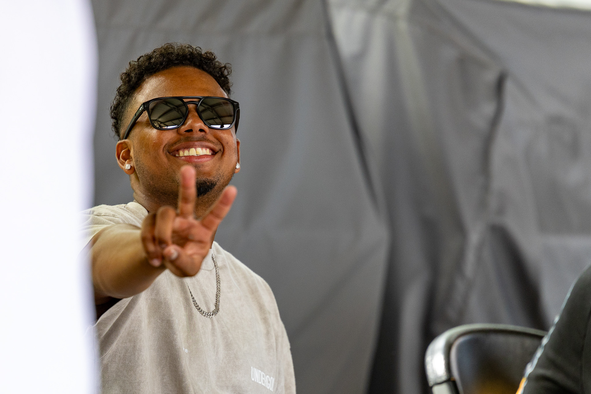 Dayan Frias at the autograph table on August 11 2024.