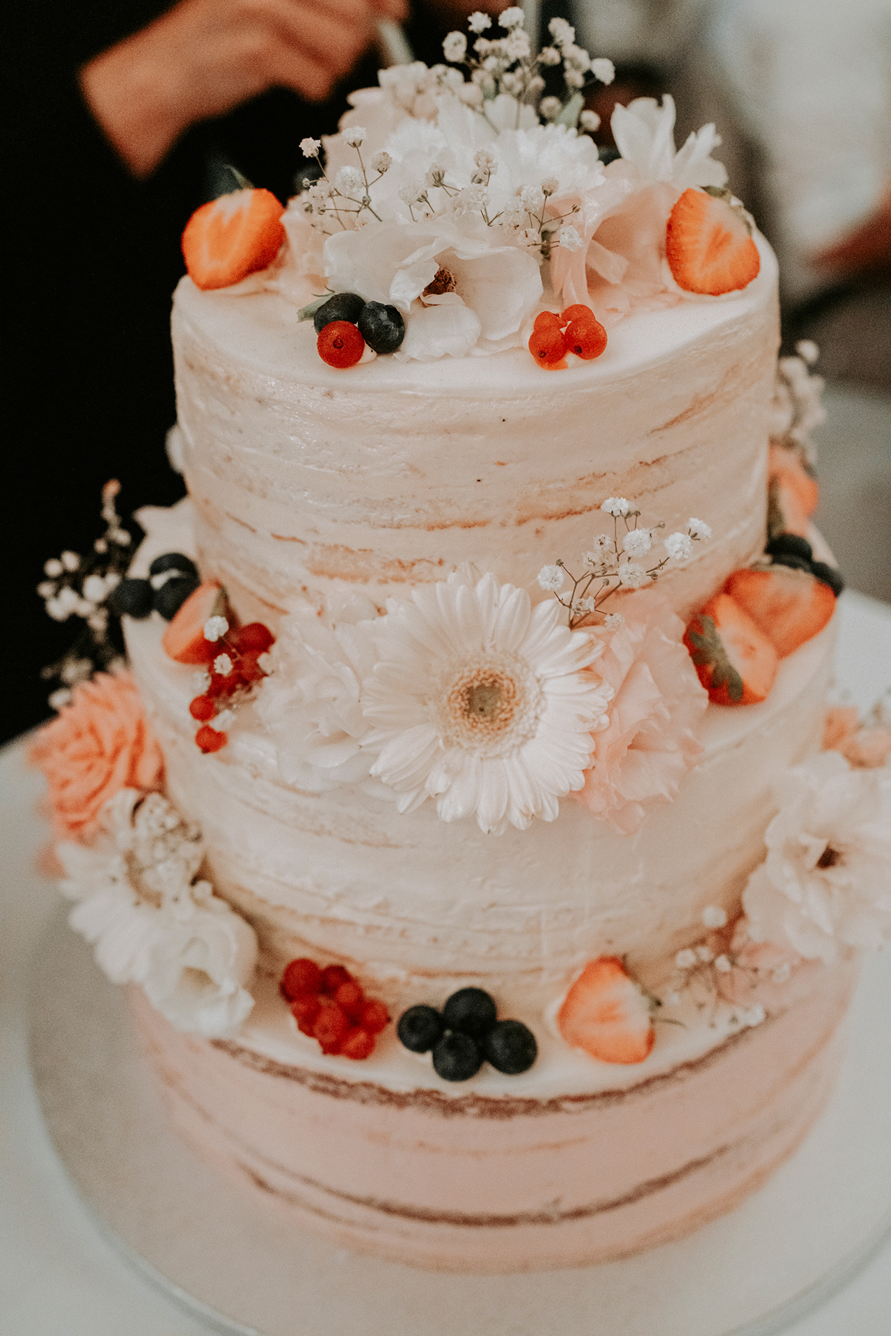 Hochzeitstorte mit Erdbeeren