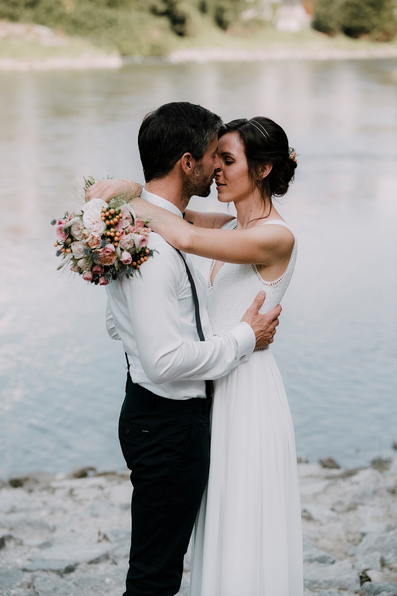 Brautpaar an der Isar in Landshut