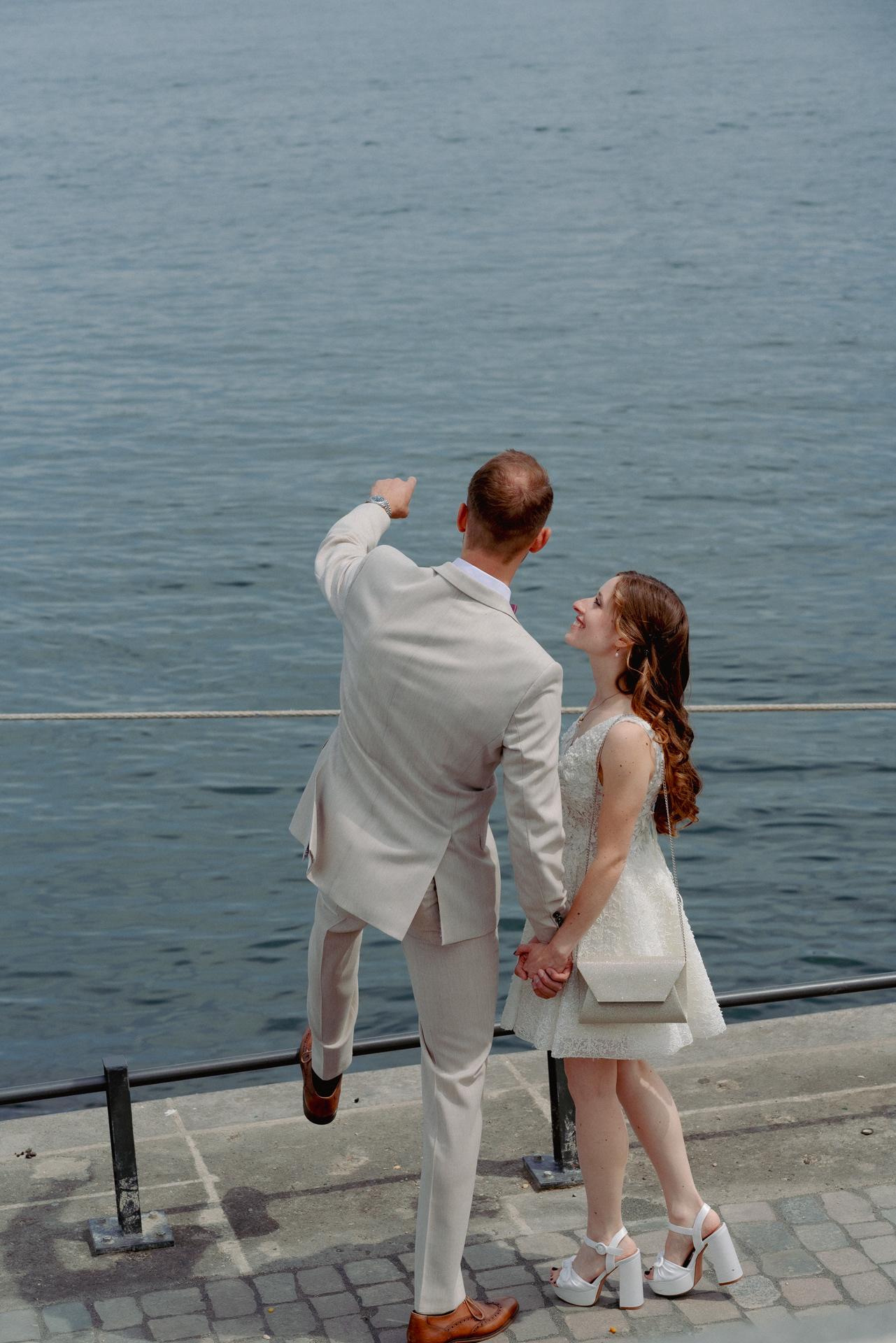 Hochzeitspaar am Rhein