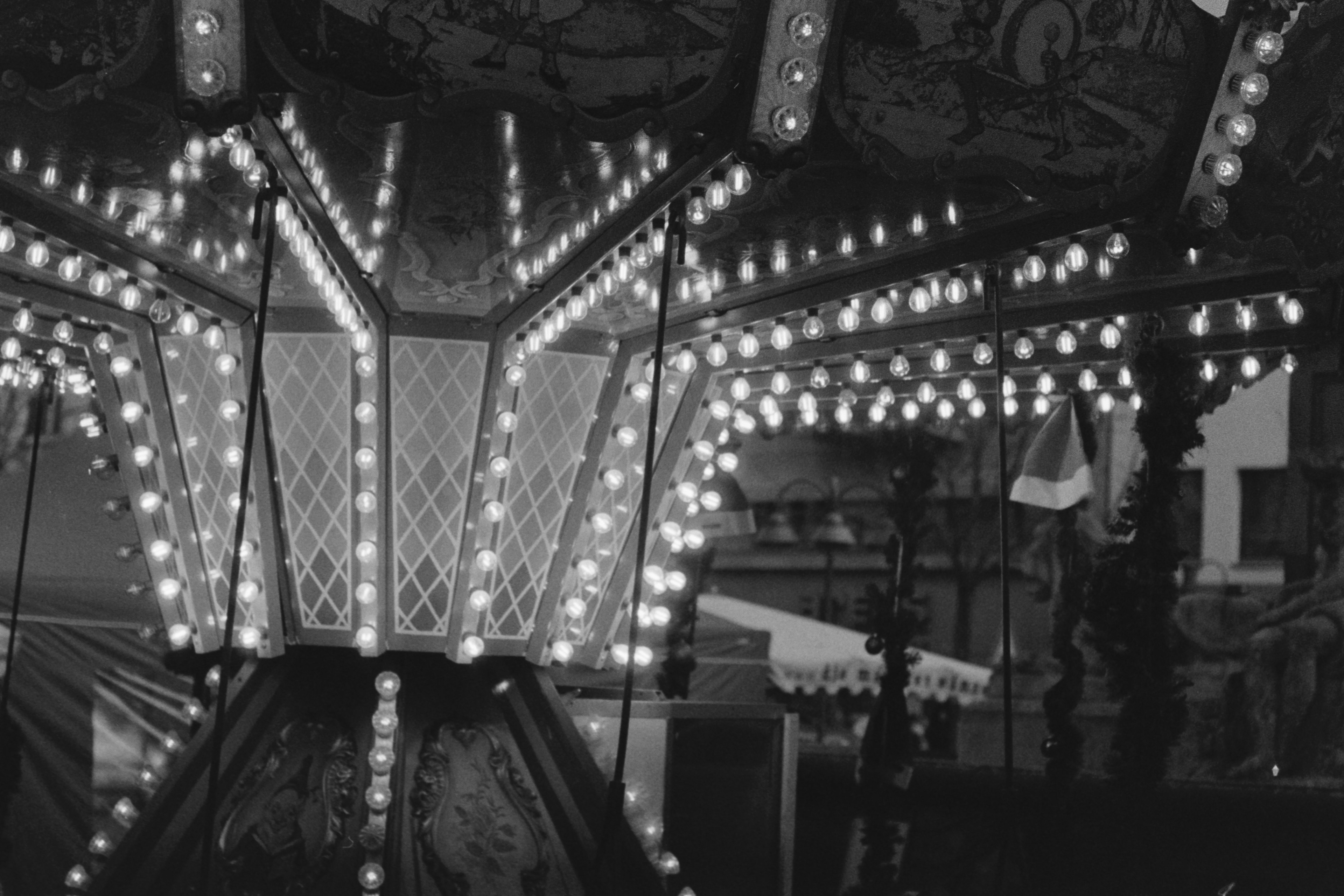 Lights : Pentax ME 50mm f/1.7 Ilford Delta 400