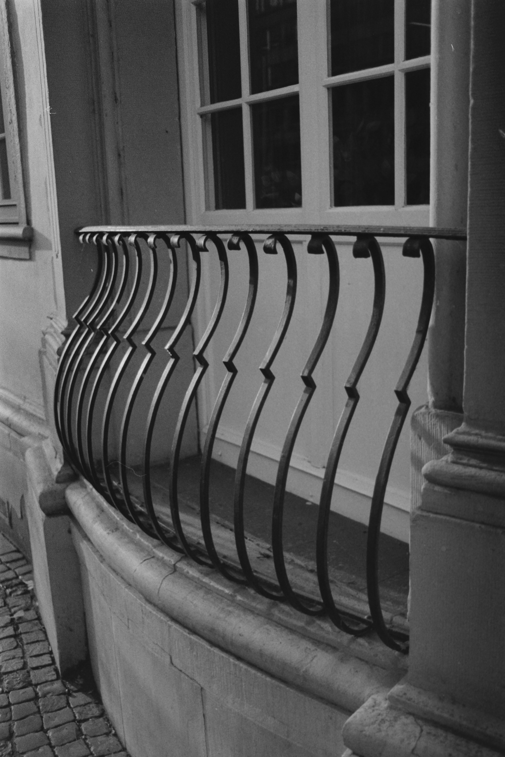 Iron : Pentax ME 50mm f/1.7 Ilford Delta 400