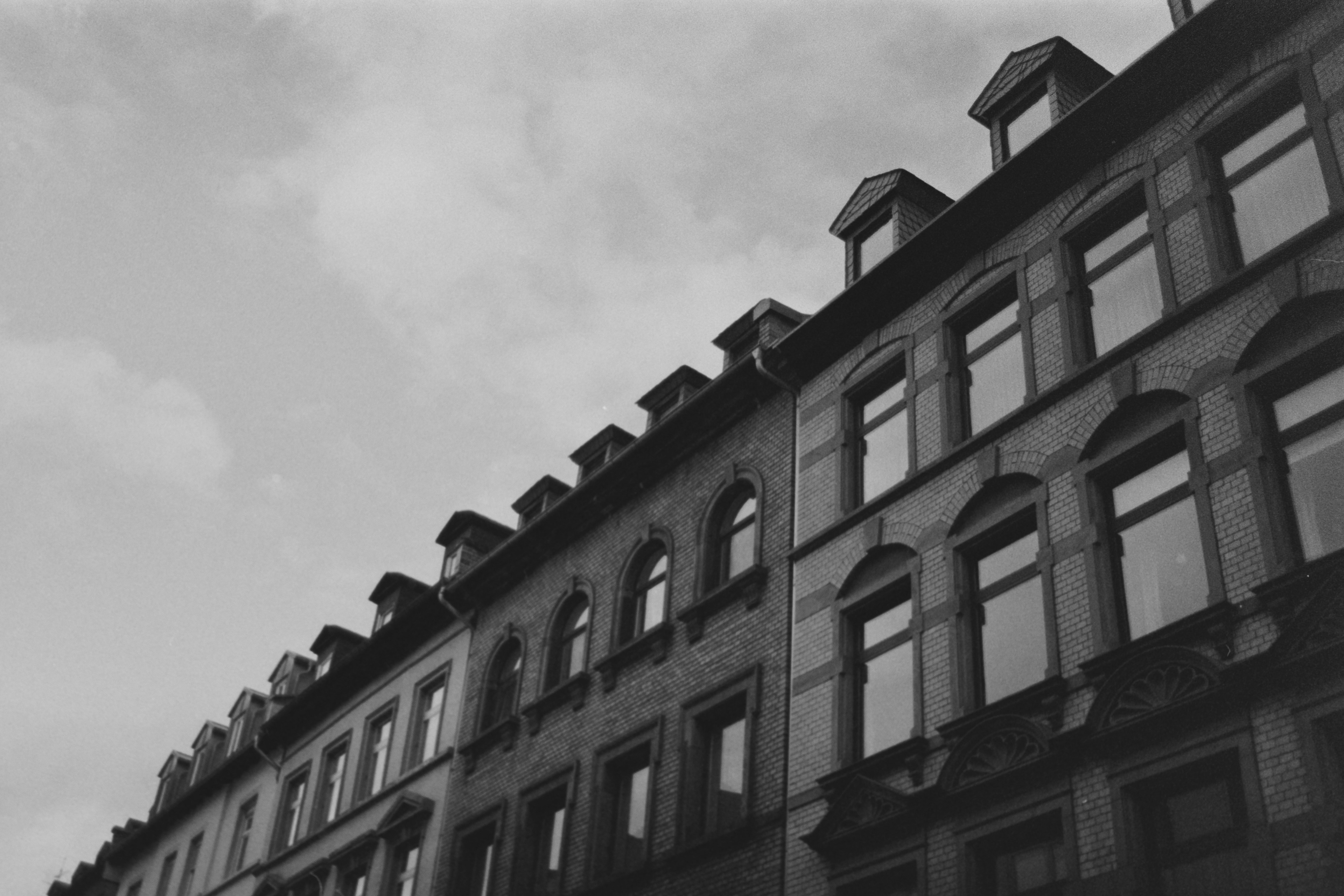 Diagonals : Pentax ME 35mm f/2.8 Ilford Delta 400