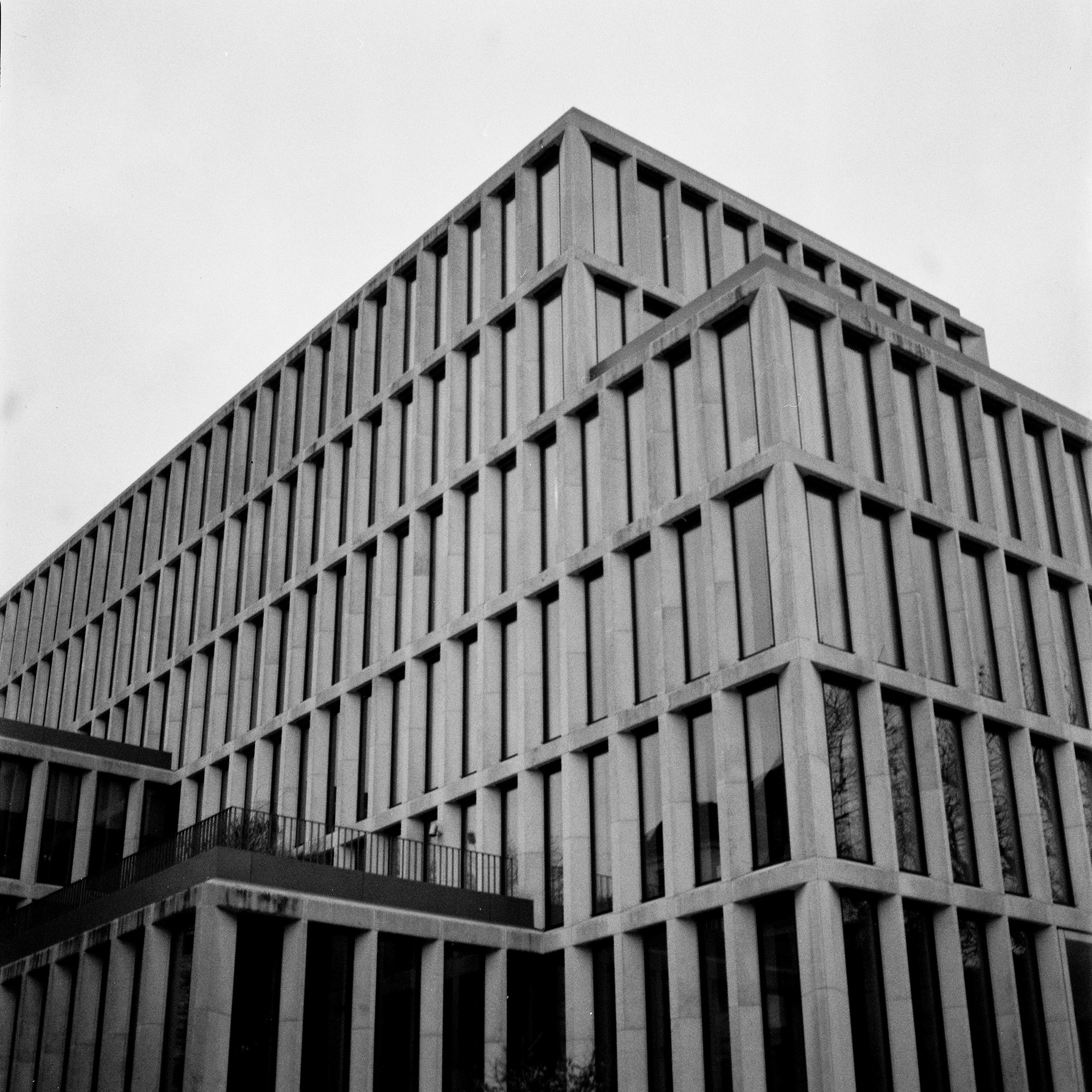 Headquarters : Hasselblad 500c Carl Zeiss Planar 80mm f/2.8 Fomapan 400