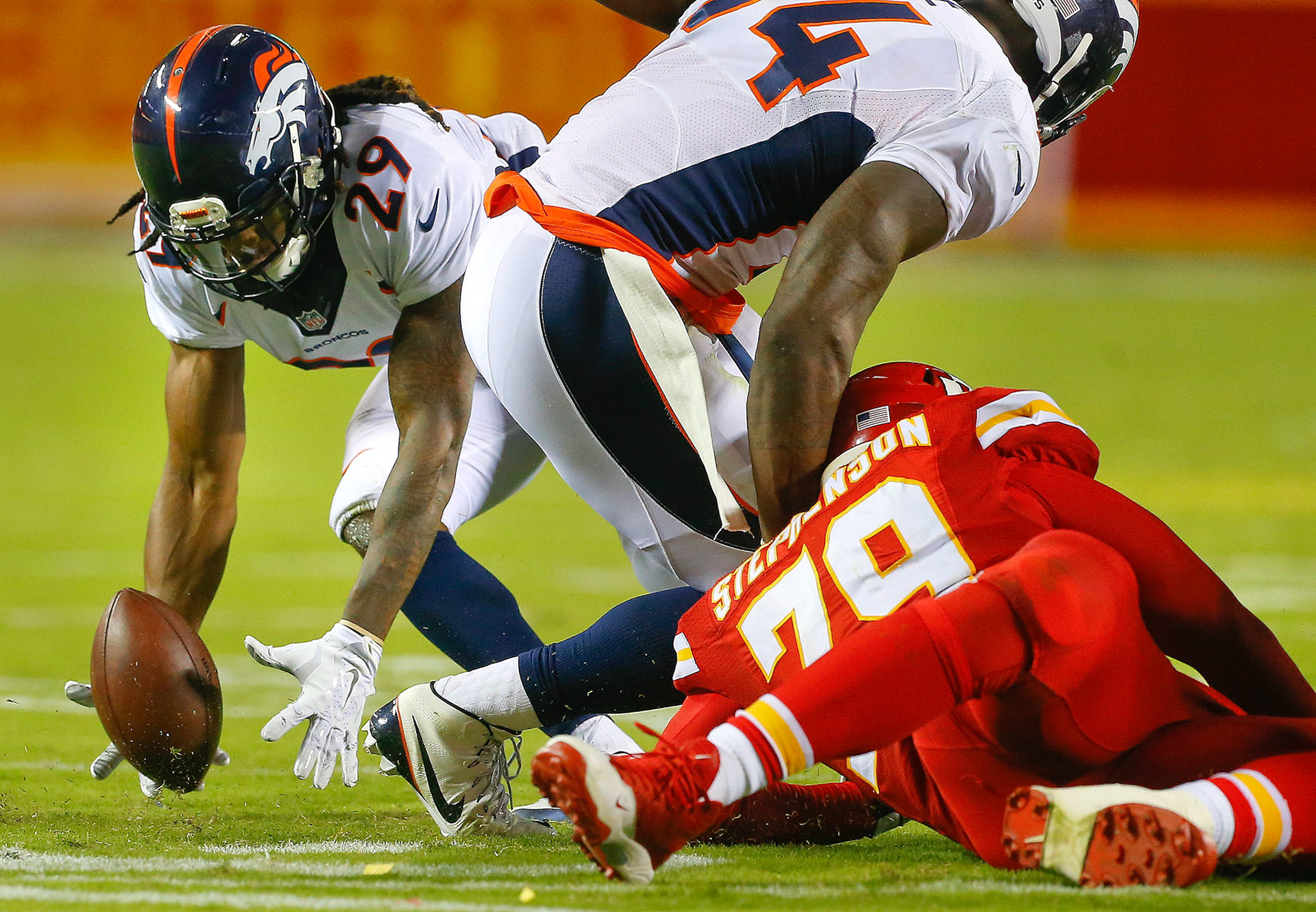 Denver's Bradley Roby, left, scoops up a fumble in the final seconds of the game before running it in for a touchdown to defeat the Chiefs, 31-24.