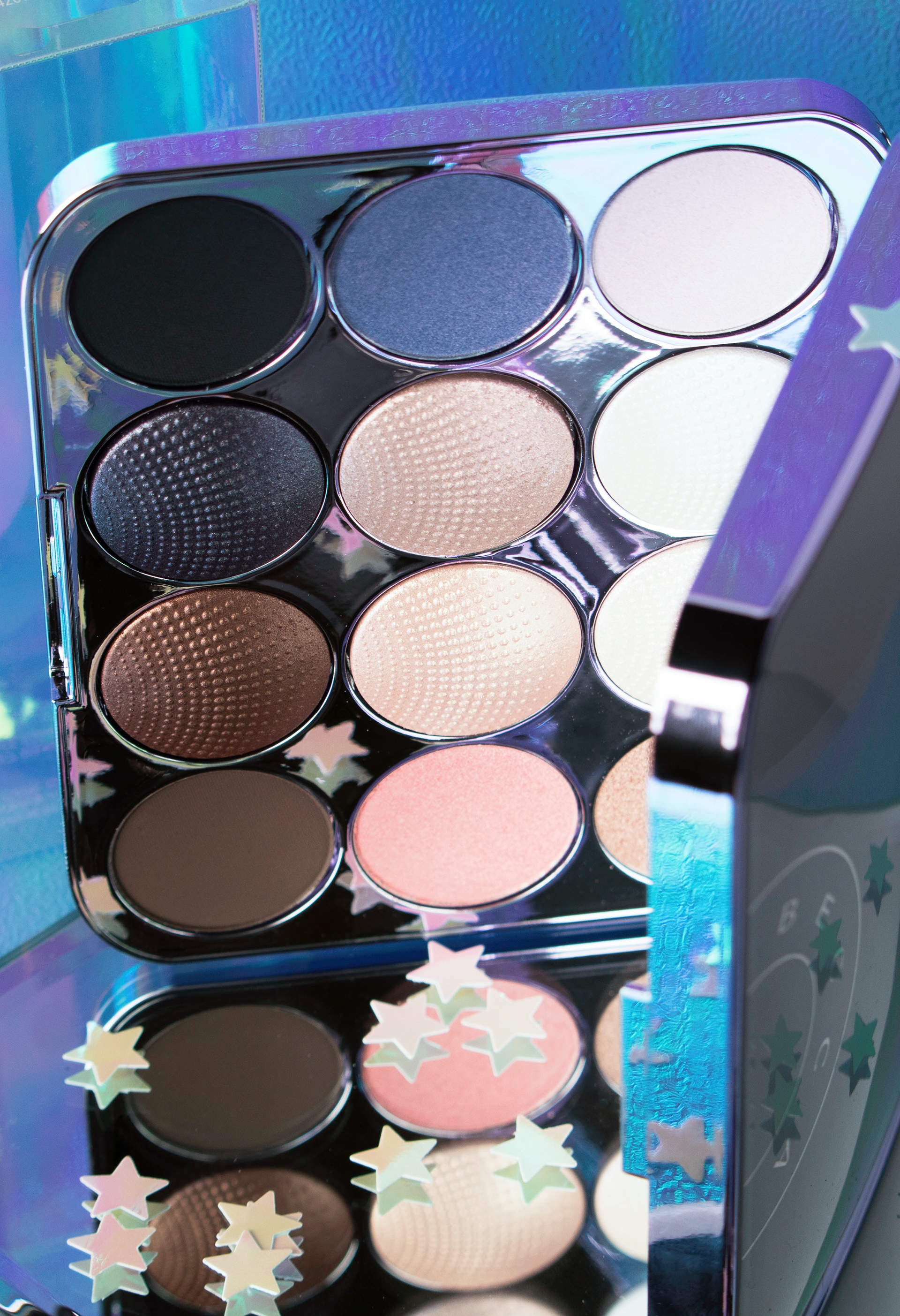 Becca Cosmetics Pearl Glow Palette Advertisement 