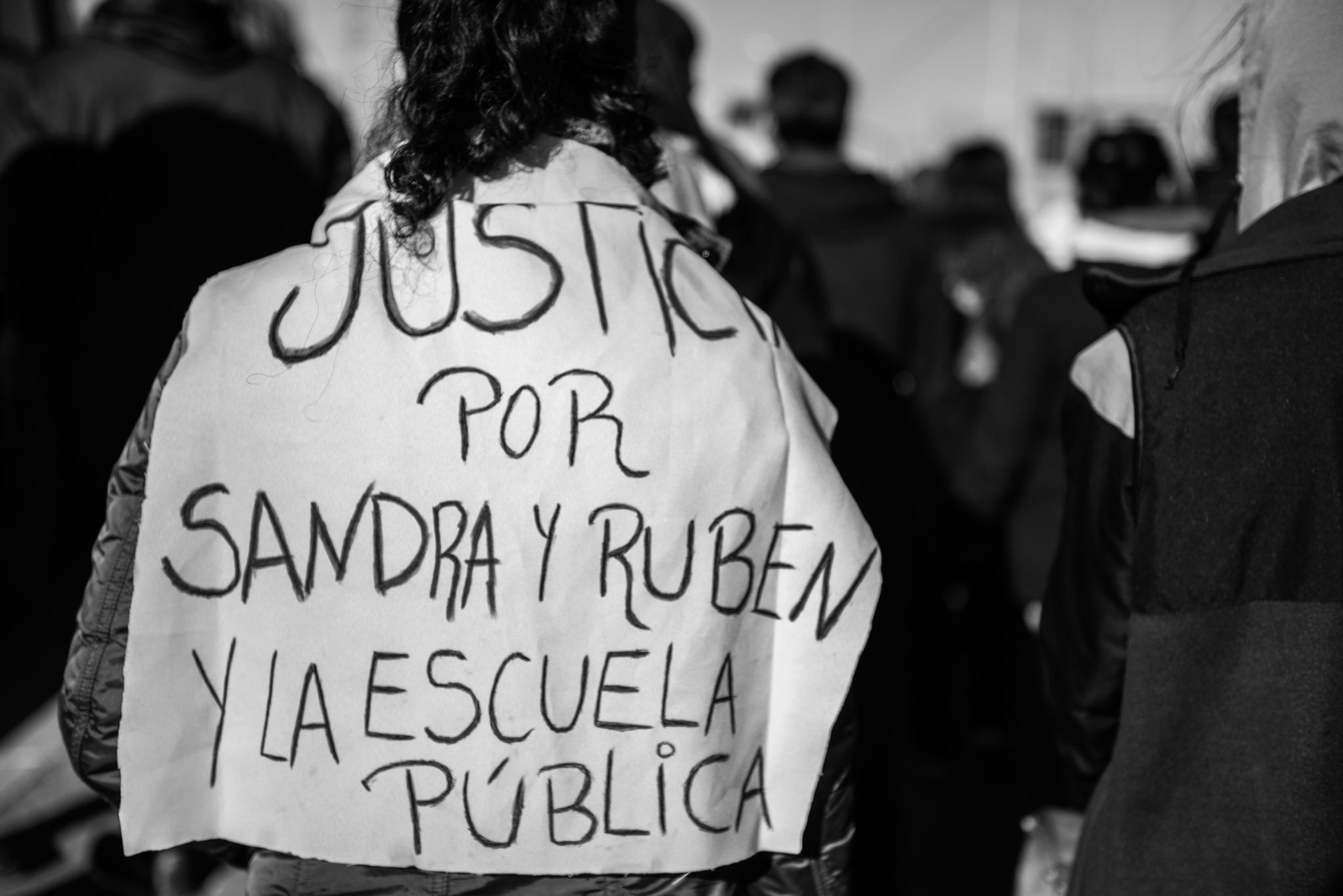 Protest in Moreno, Buenos Aires, commemorating a year of the explosion that killed Sandra Calamano and Rubén Rodríguez.