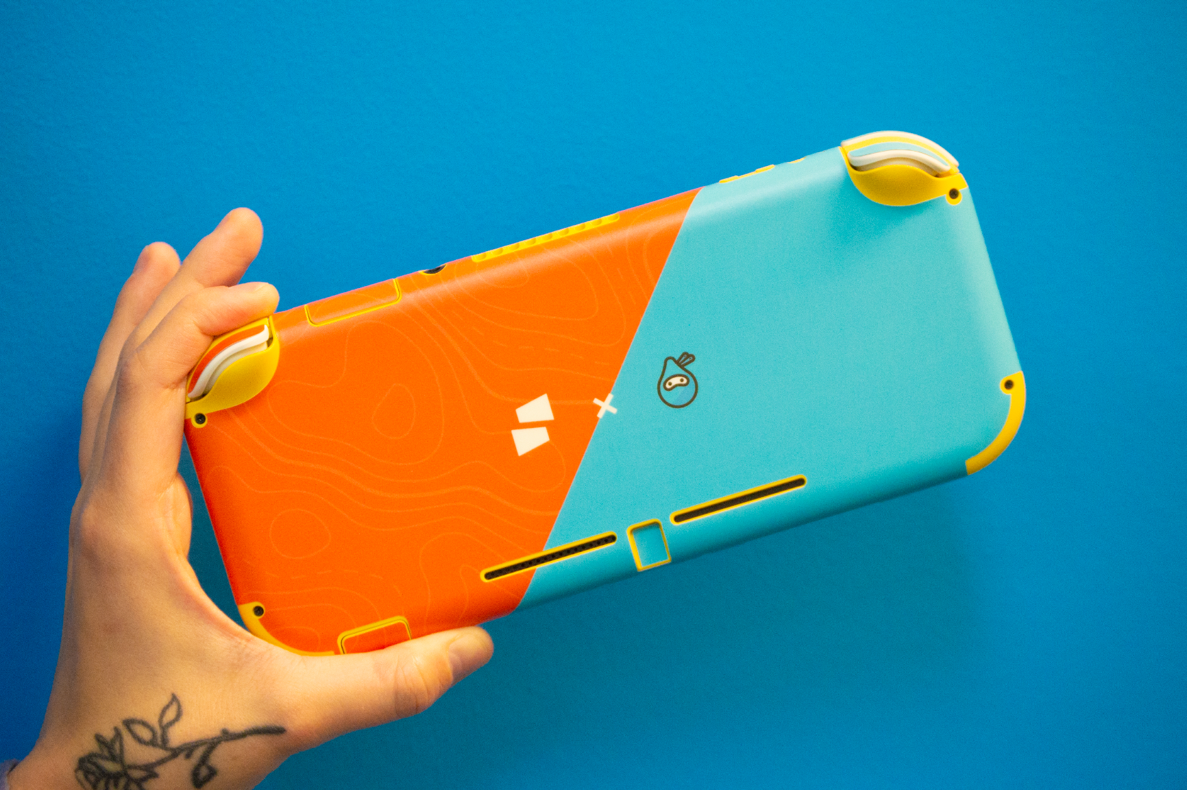 Nintendo Switch Lite with custom Screenbroidery x Seismic crossover skin