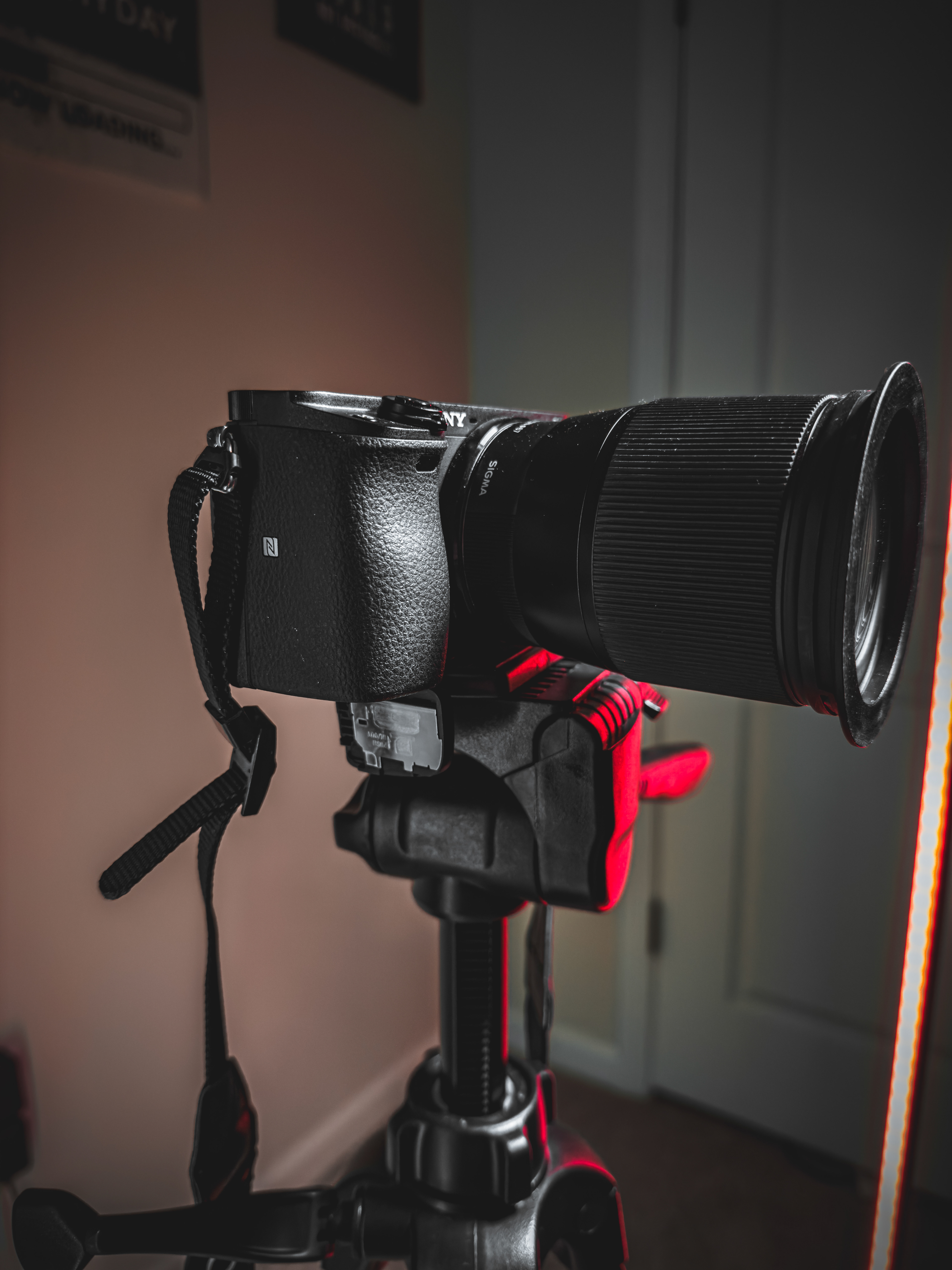 Sony A6400 + Sigma 16mm f/1.4: This is the heart of the studio. It gives me that crisp, blurred background that makes every video look crispy!