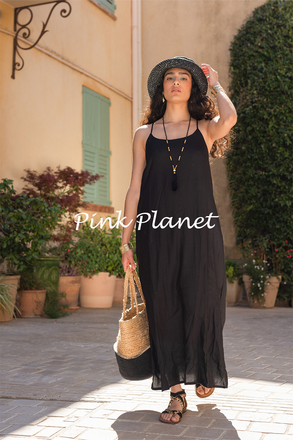 Shooting campagne prêt-à-porter de SS24 Pink Planet