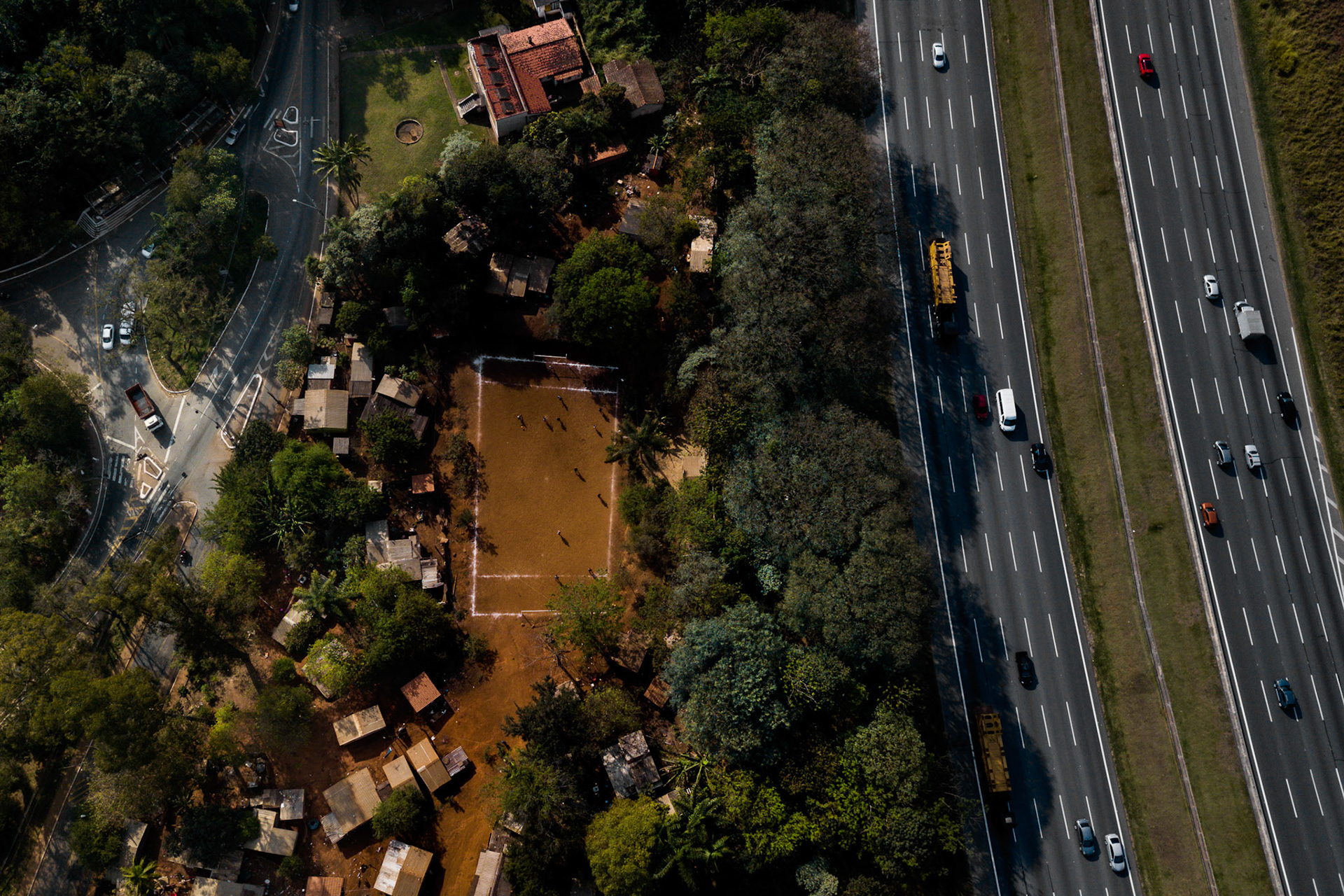 The Guarani indigenous land in Jaraguá, São Paulo, is surrounded by rapid urban expansion and faces relentless pressure from real estate speculation. The five villages situated around the Jaraguá peak are actively striving to protect one of the last remains of Atlantic Forest within the urban landscape.