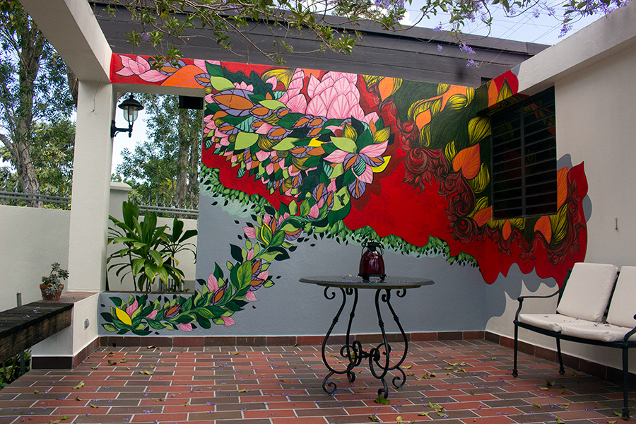 "The Buzzer" Acrylic and varnish on concrete wall. 15' x 25' 2020 Residence location: Inner courtyard of the visitors' house Private Client/ Guaynabo PR