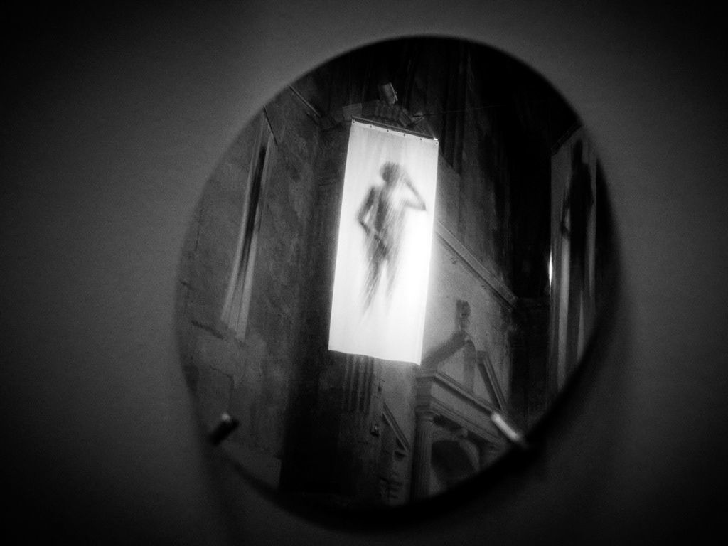 Arles - 2024 - Les vampires n’ont pas peur des miroirs - Église des Trinitaires