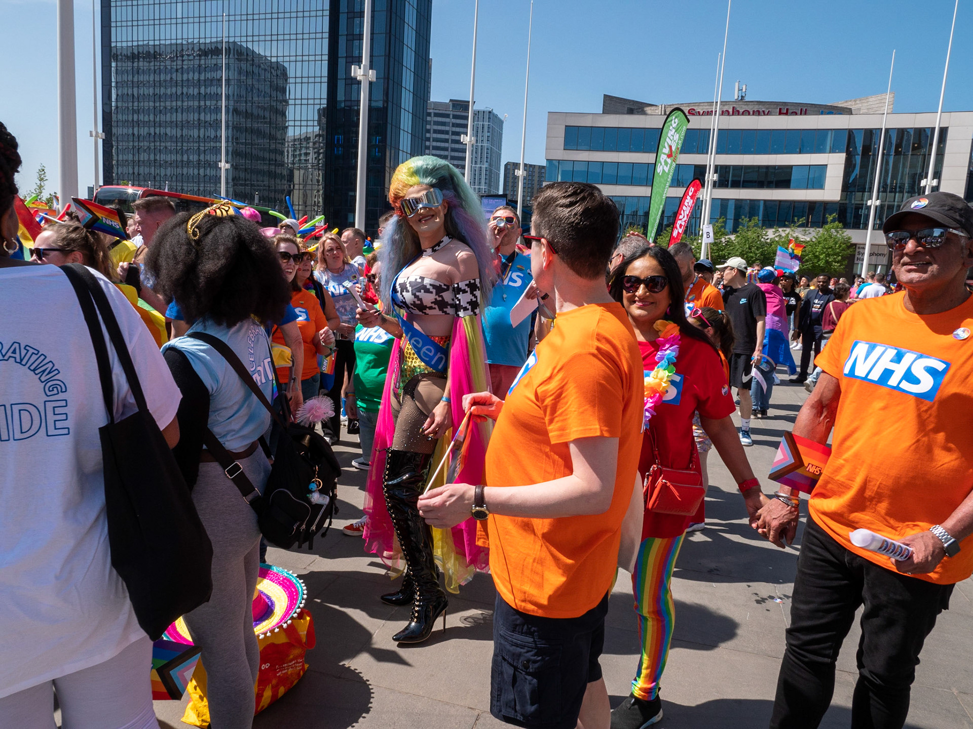Another Gorgeous Queen in the Crowds!