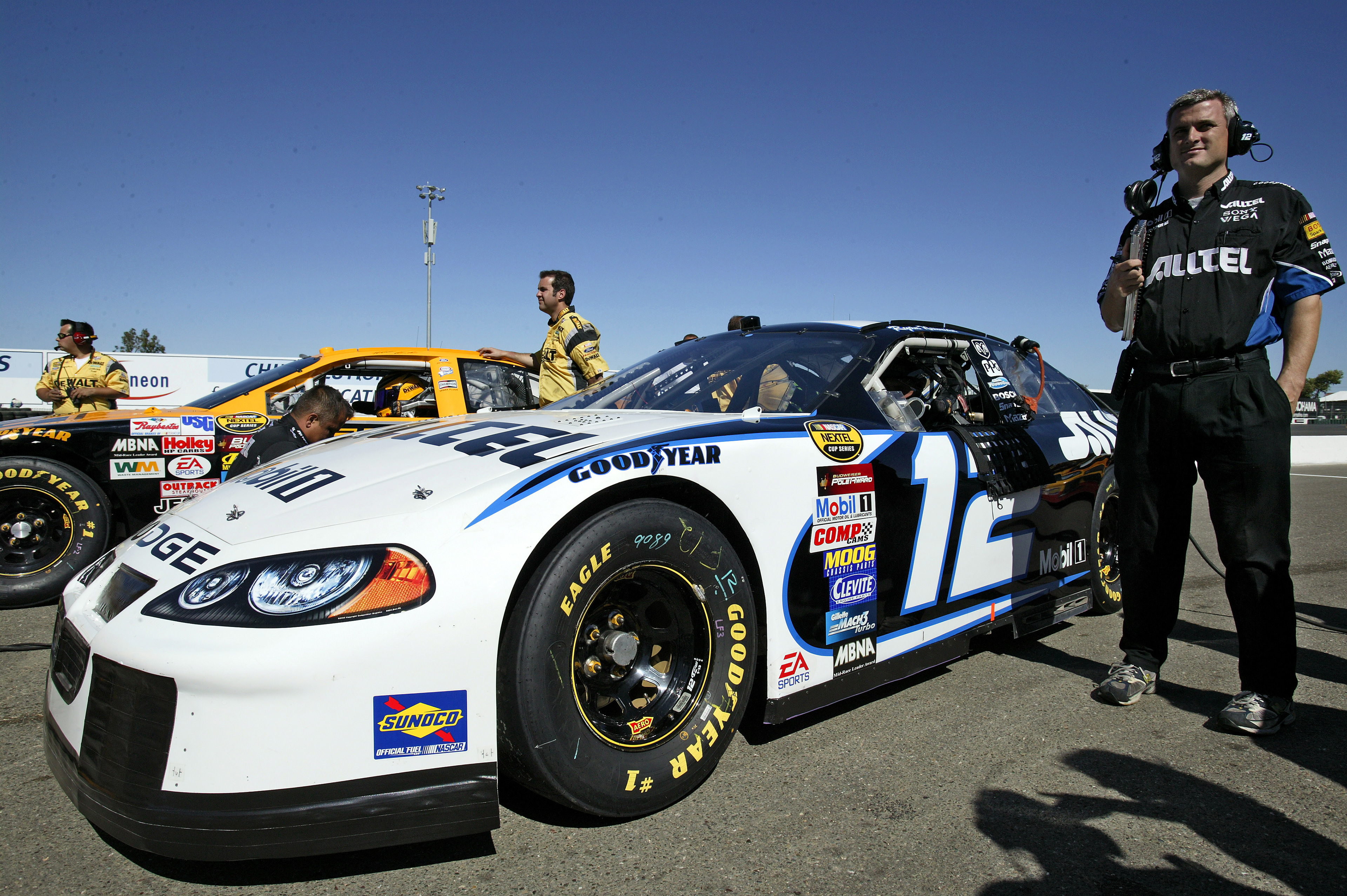 Penske's Ryan Newman waits to qualify.  ©  IAN DONALD