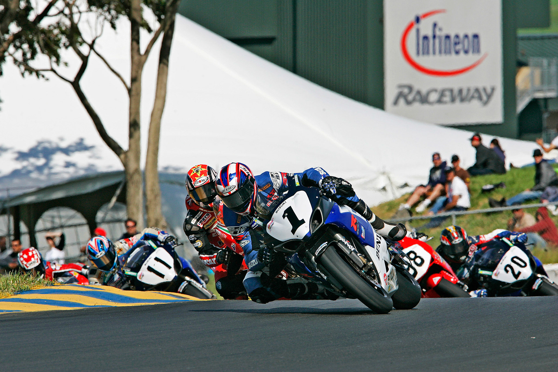 Matt Mladin leads the Superbike field through Turn 2 at Sonoma.  ©  IAN DONALD