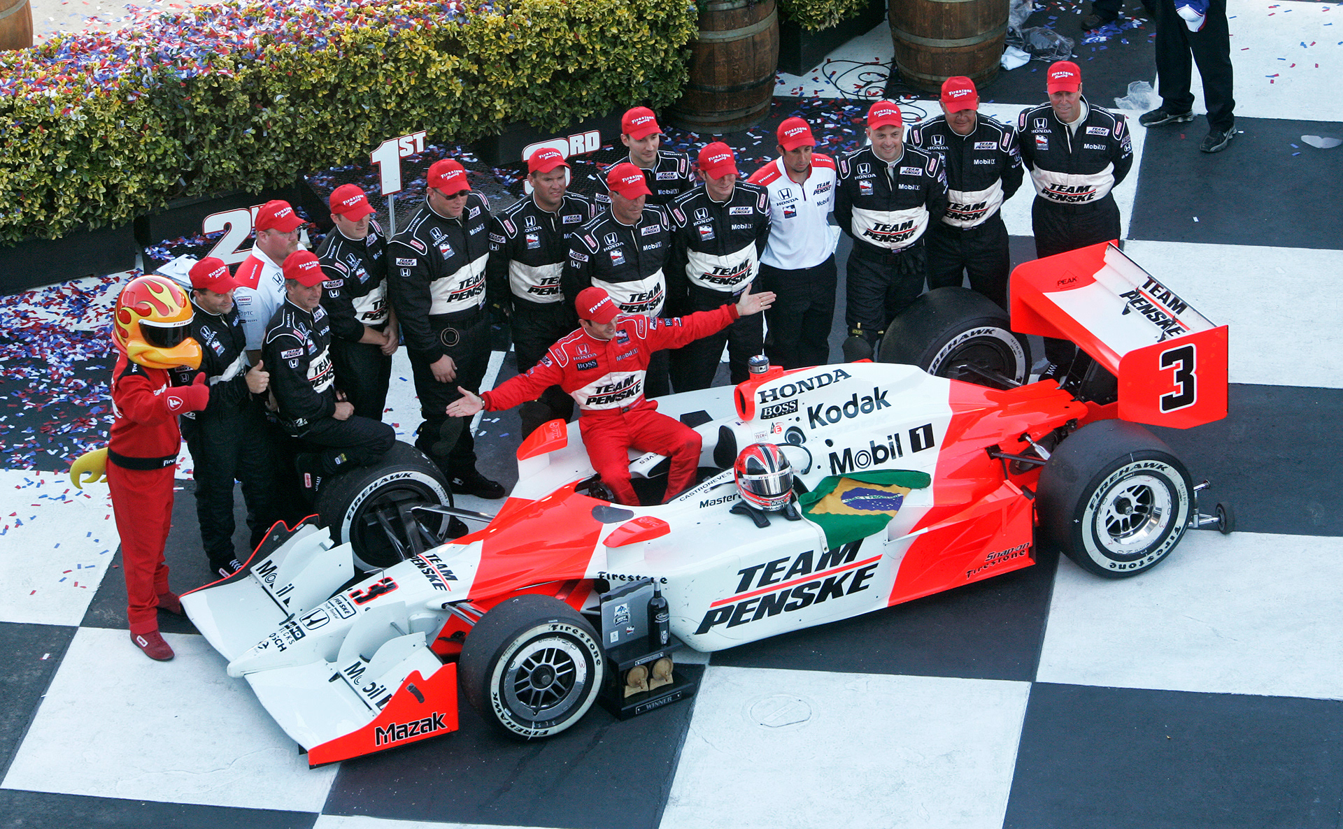 Helio Castroneves and his Team in Winner's Circle  ©  IAN DONALD