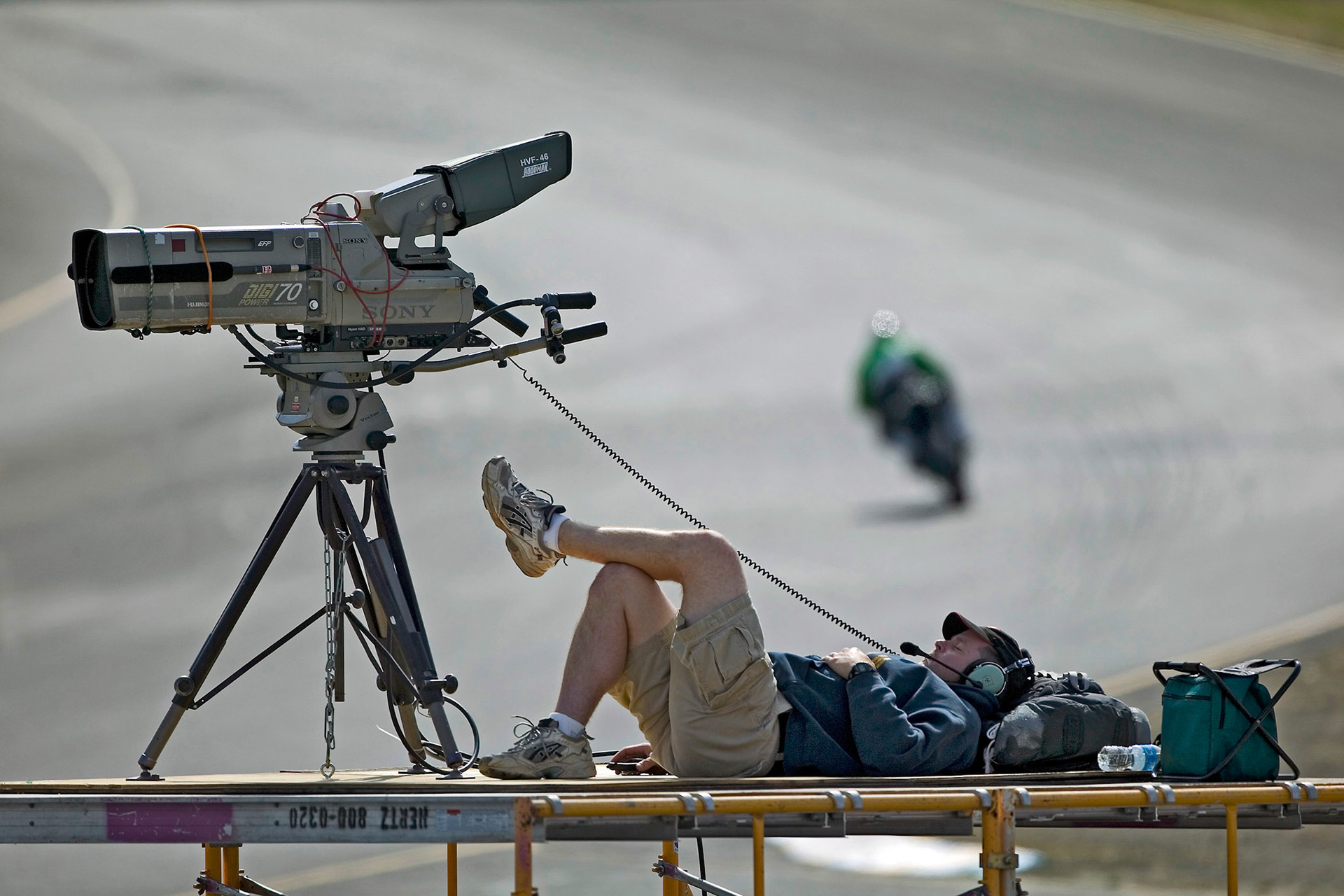 Even a TV cameraman needs a break occasionally...  ©  IAN DONALD