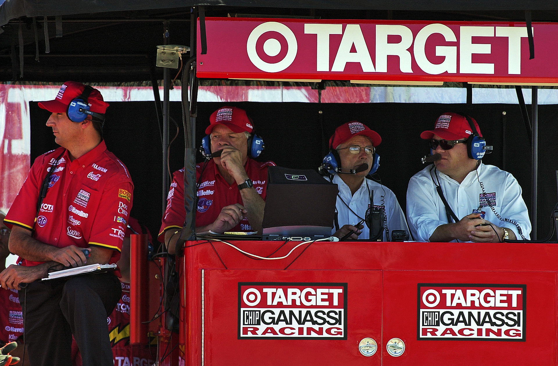 Chip Ganassi and crew in the Ganassi Pit Box.  ©  IAN DONALD