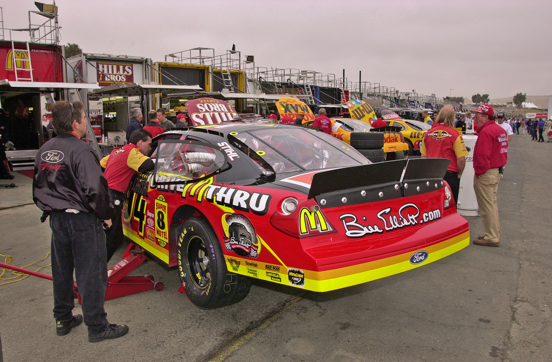 Bill Elliott's McDonalds Ford in the Garage area early on race morning  ©  IAN DONALD