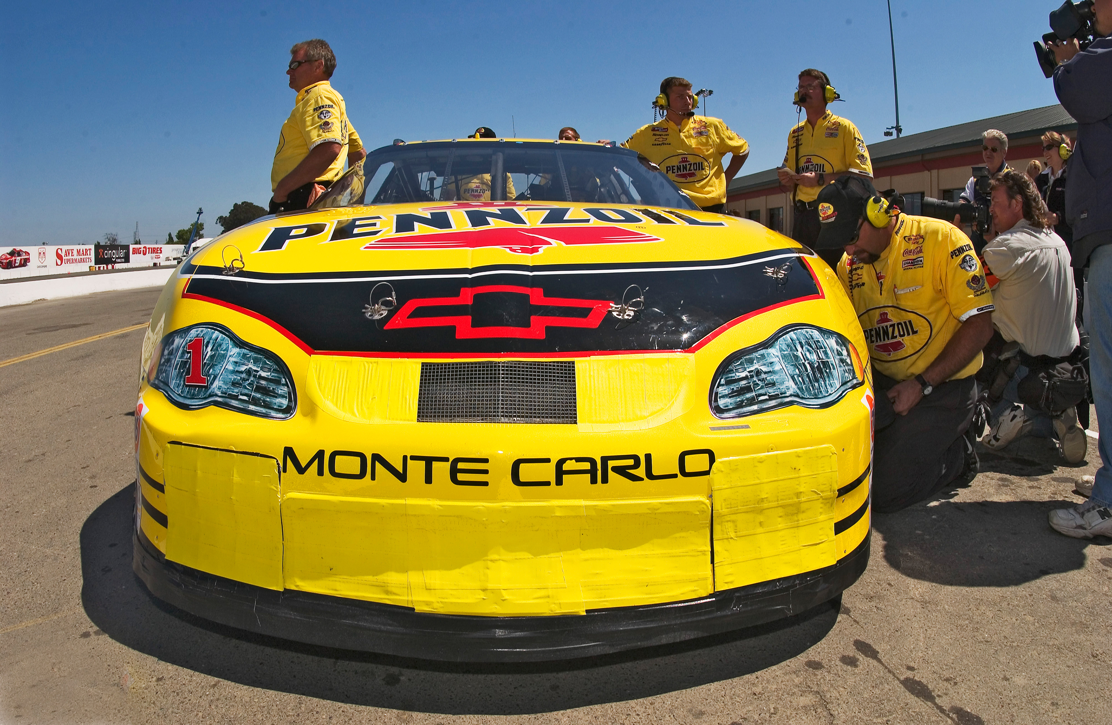 Steve Park's Pennzoil car all taped up for a Qualifying session.  ©  IAN DONALD
