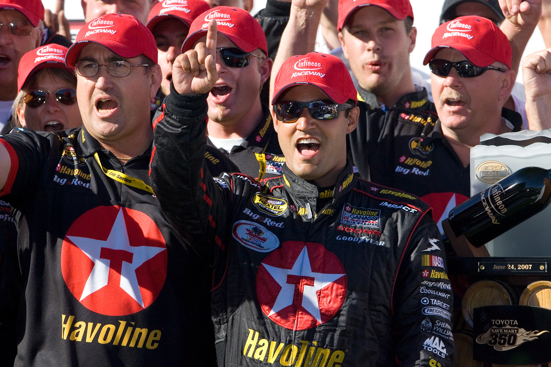 Juan Pablo Montoya and his Team celebrate their win at Sonoma.  ©  IAN DONALD