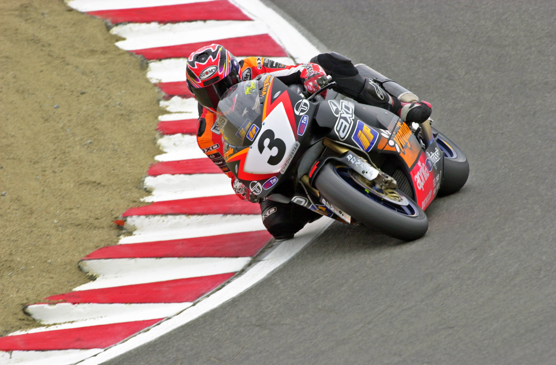 Troy Corser on his Aprilia in the Corkscrew  ©  IAN DONALD
