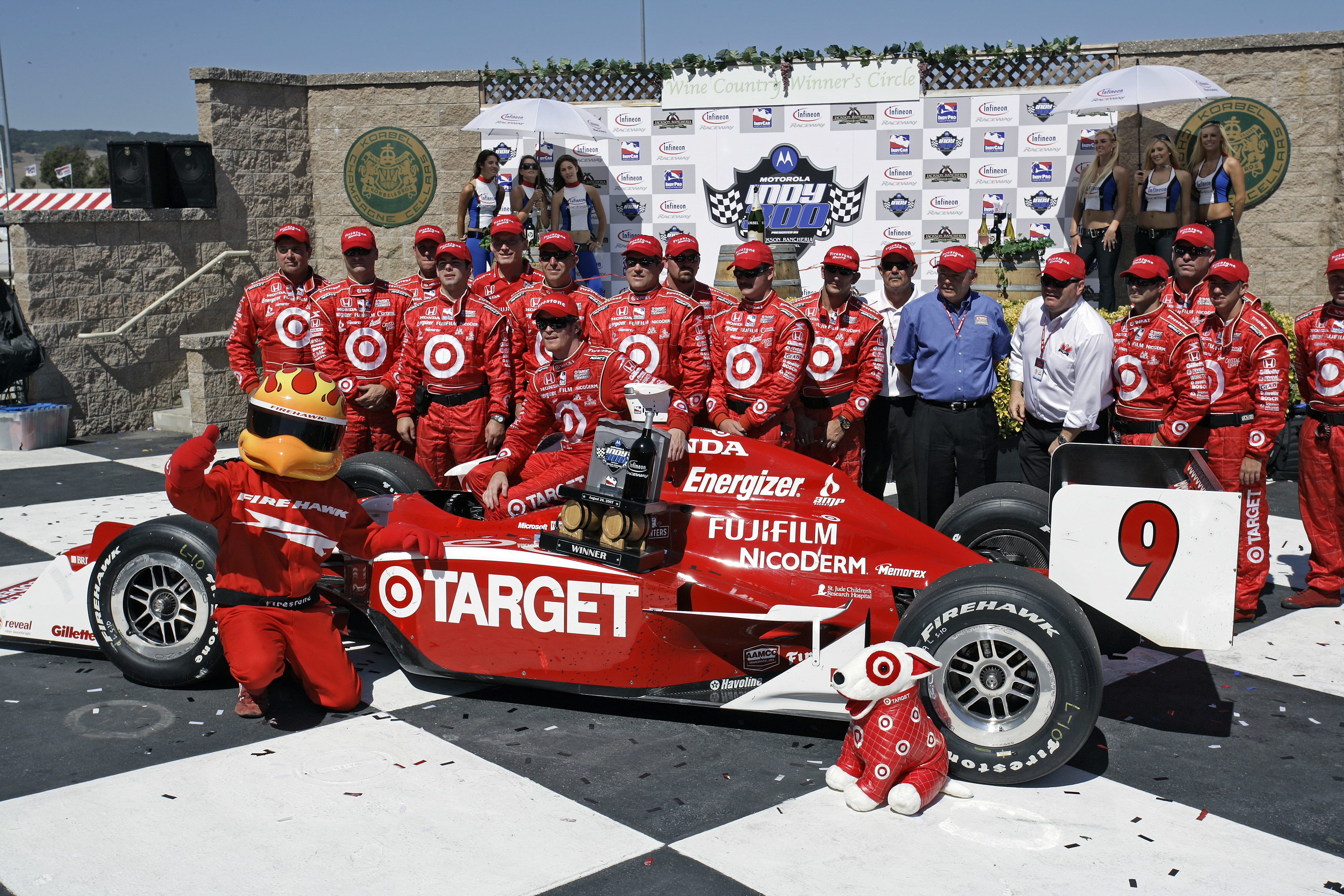 6-time Indy Car Champ, Scott Dixon in Winner's Circle.  ©  IAN DONALD