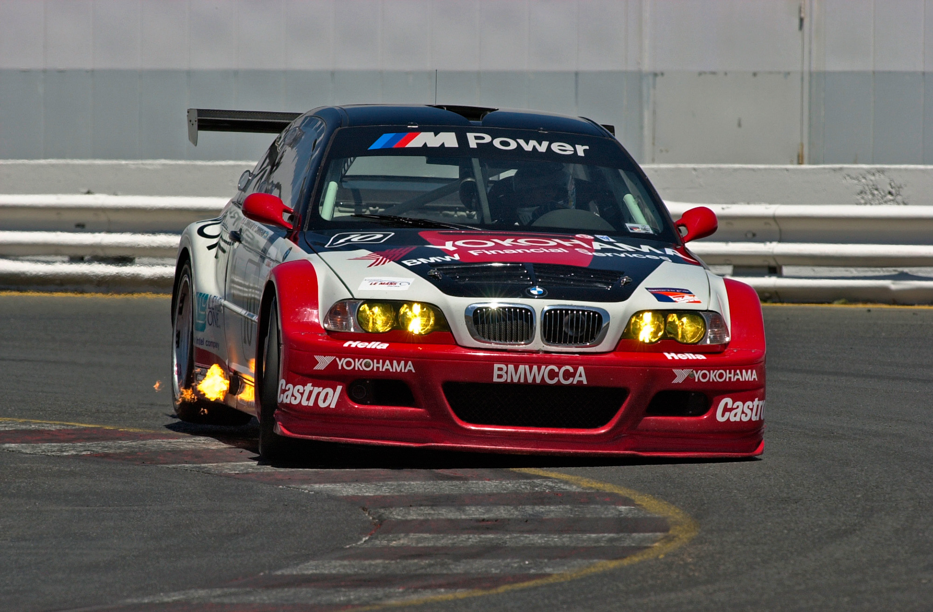 Fire-breathing E46 BMW M3 GT at Turn 11...© IAN DONALD