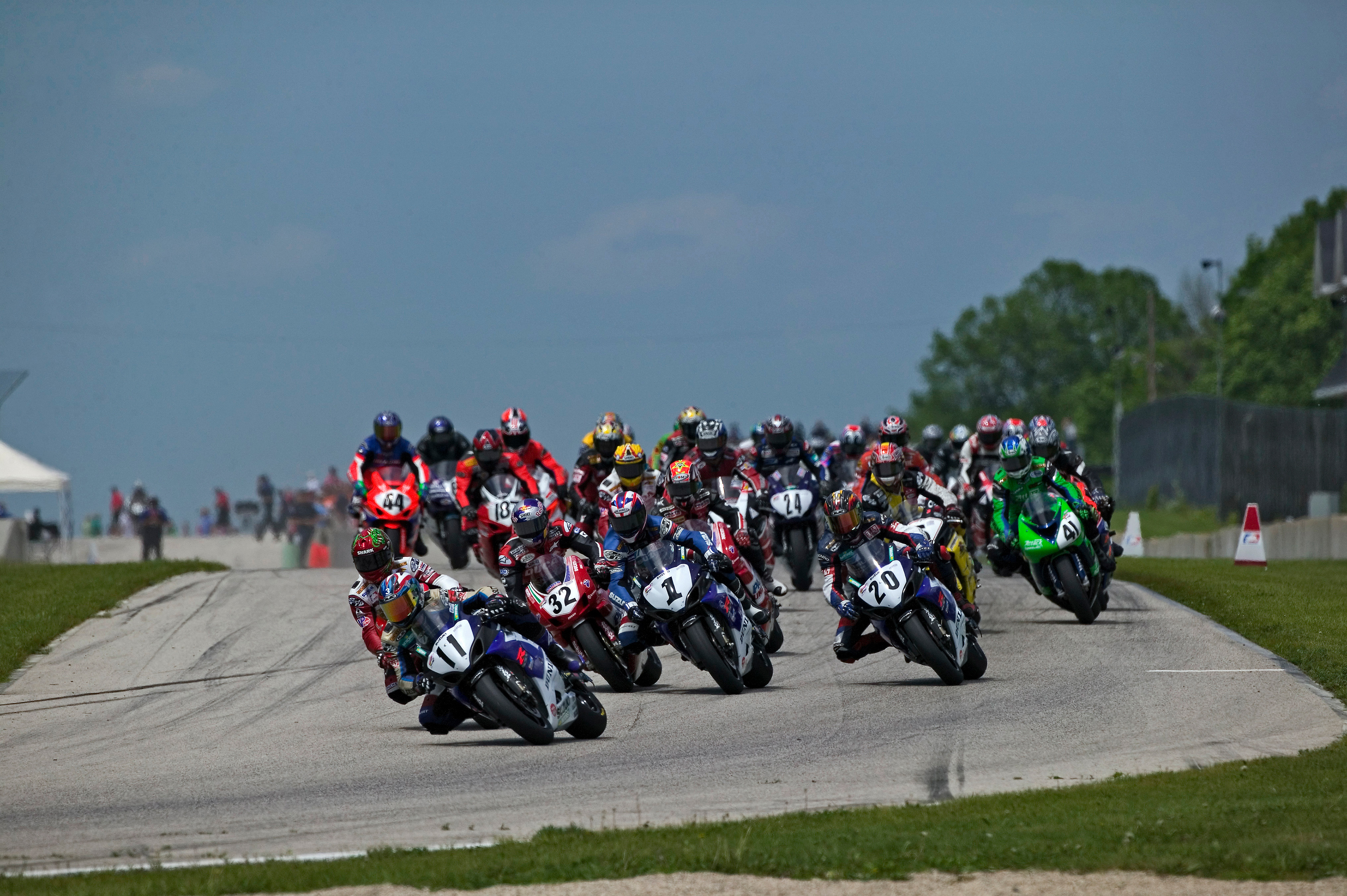 Ben Spies leads Matt Mladin and the rest of the field into Turn 1 at the start of an AMA Superbike Race at Road America in 2007.  © IAN DONALD