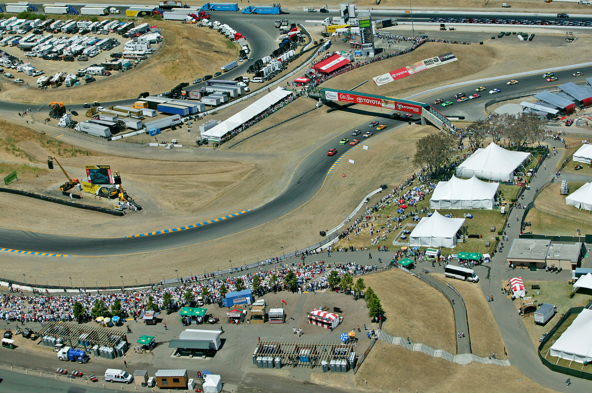 Aerial view of the Pace Car leading the NASCAR field through Turn 1  ©  IAN DONALD