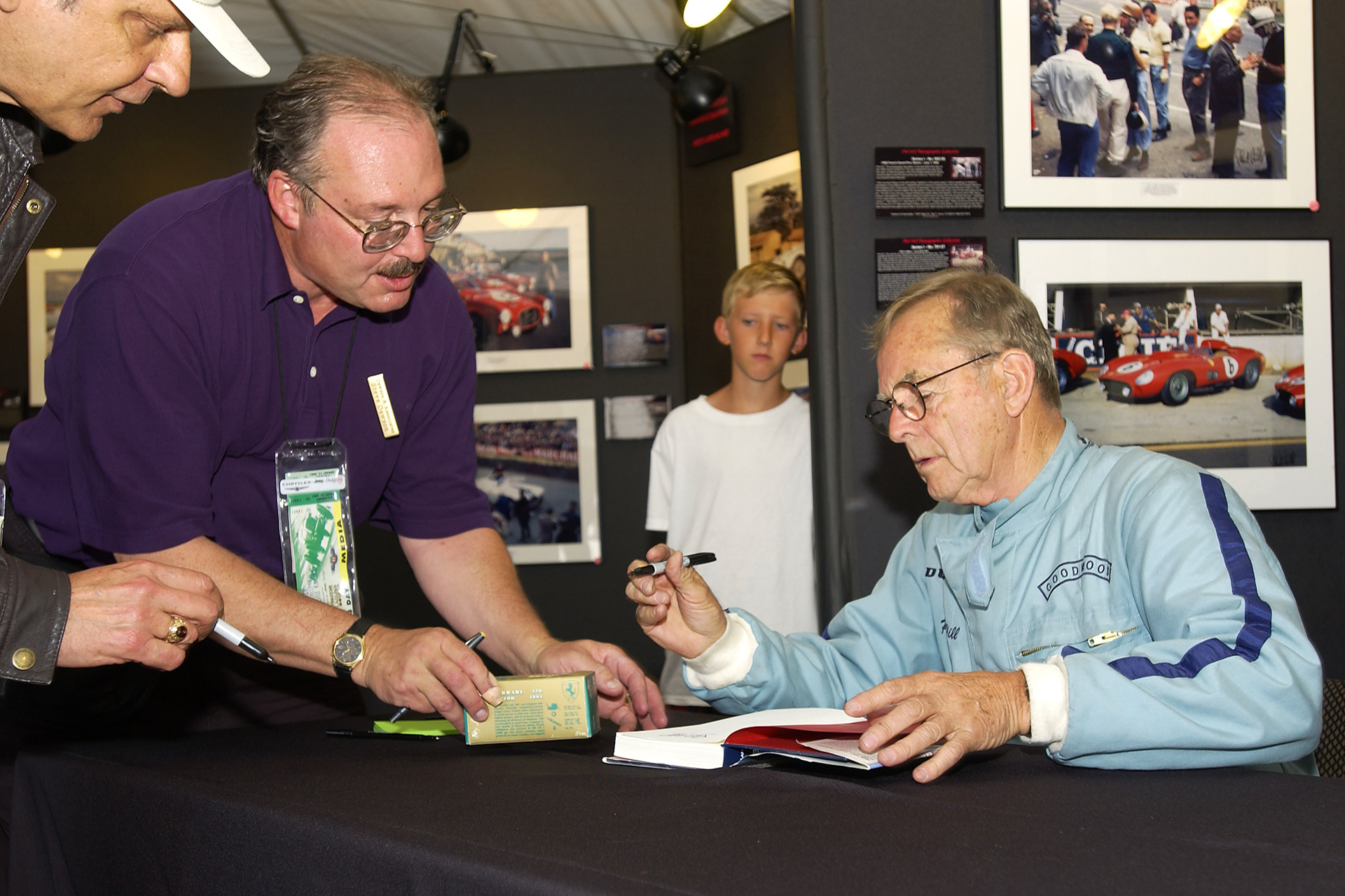 1961 F1 Champion Phil Hill signing autographs at Laguna Seca.  ©  IAN DONALD