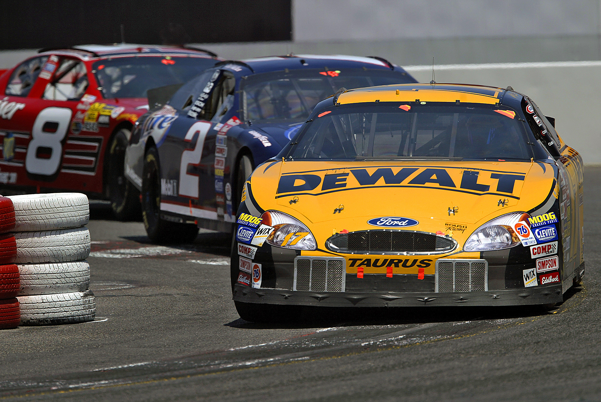 Matt Kenseth leads Rusty Wallace and Dale Earnhardt Jr.  ©  IAN DONALD