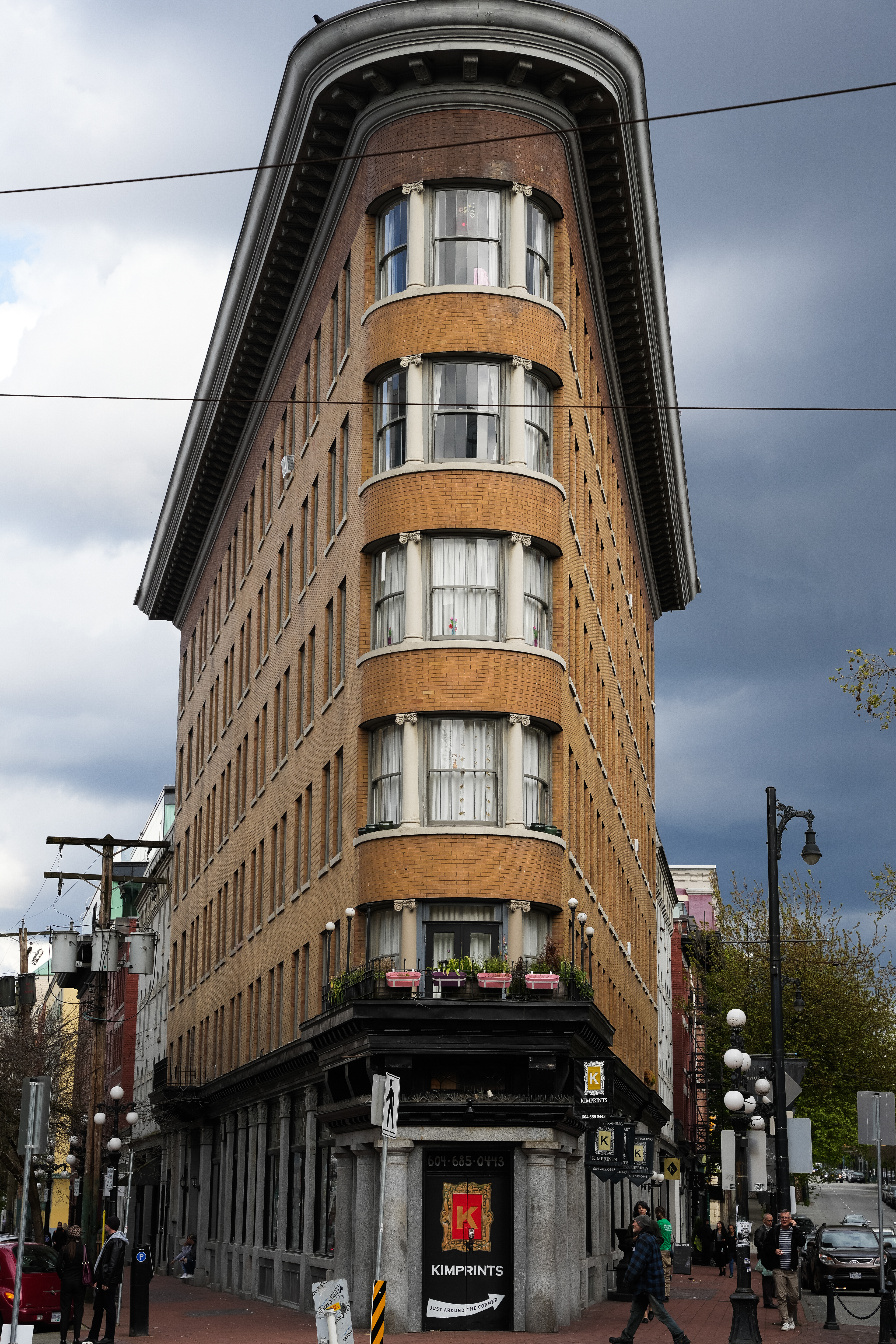 Flatiron Type Building In Gastown