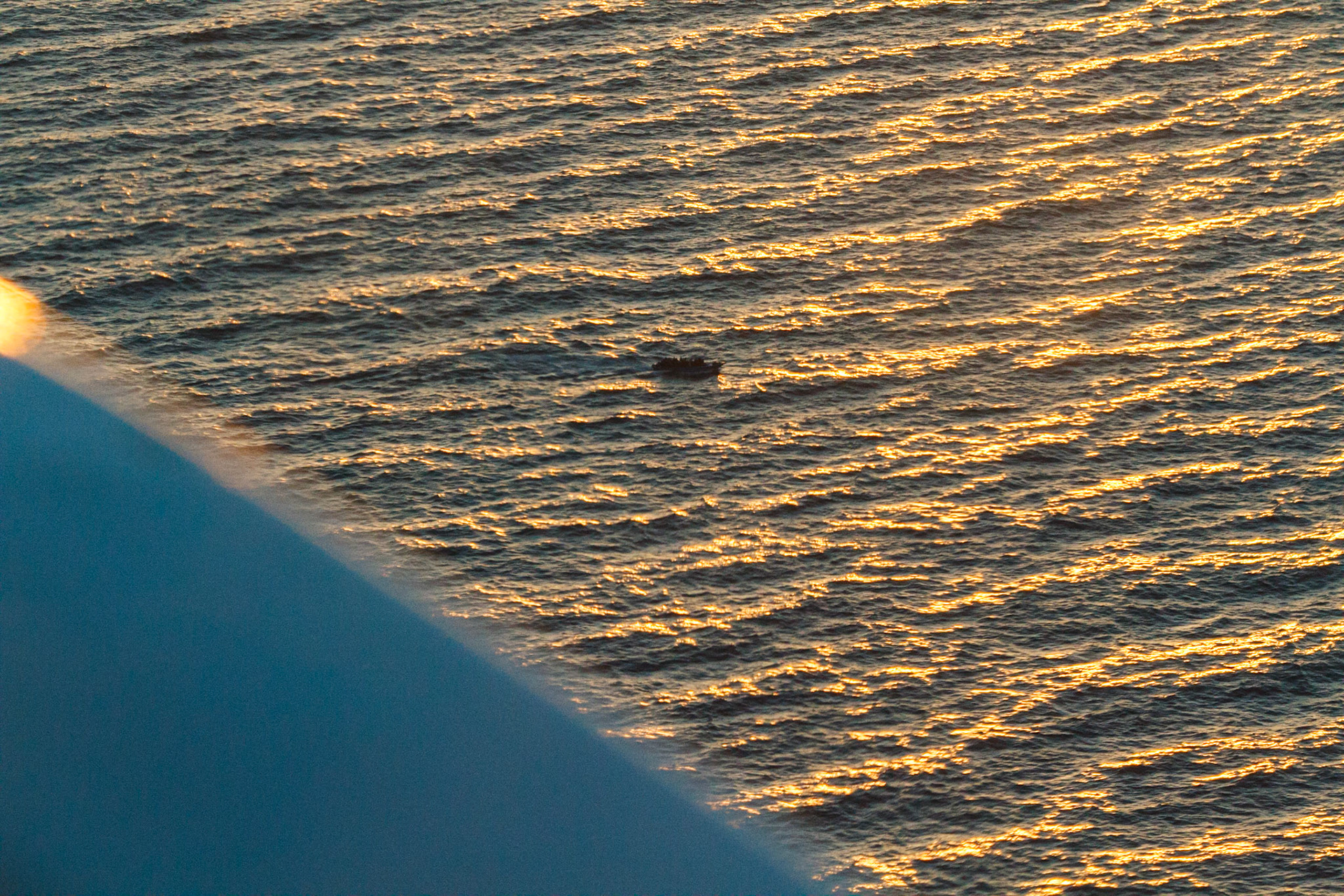 As night falls the aircrew tries to find the adrift distress case one last time. They submit the coordinates to the NGO Open Arms, in hope their rescue assets will be able to find the case during the night.