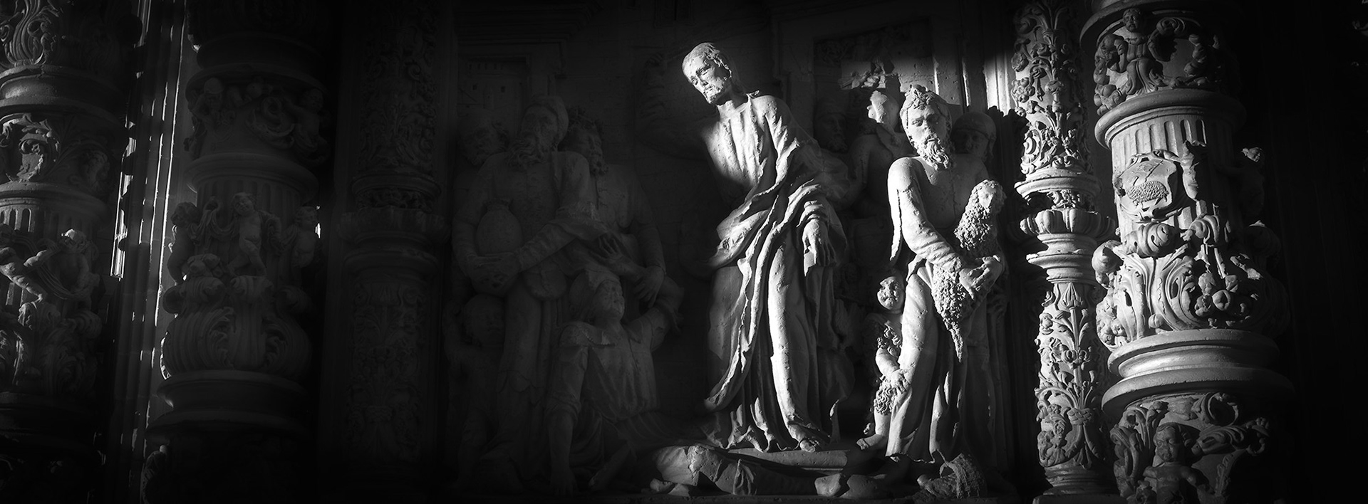 The detail in the statues accentuated by the setting sun