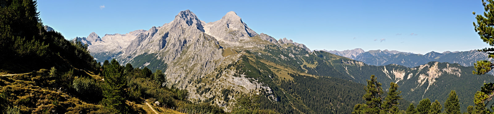 Wettersteingebirge gesehen vom Schachen