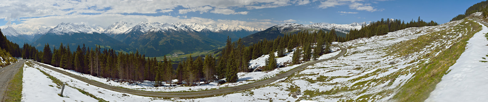 Blick über Salzachtal bei Mittersill zu den Hohen Tauern