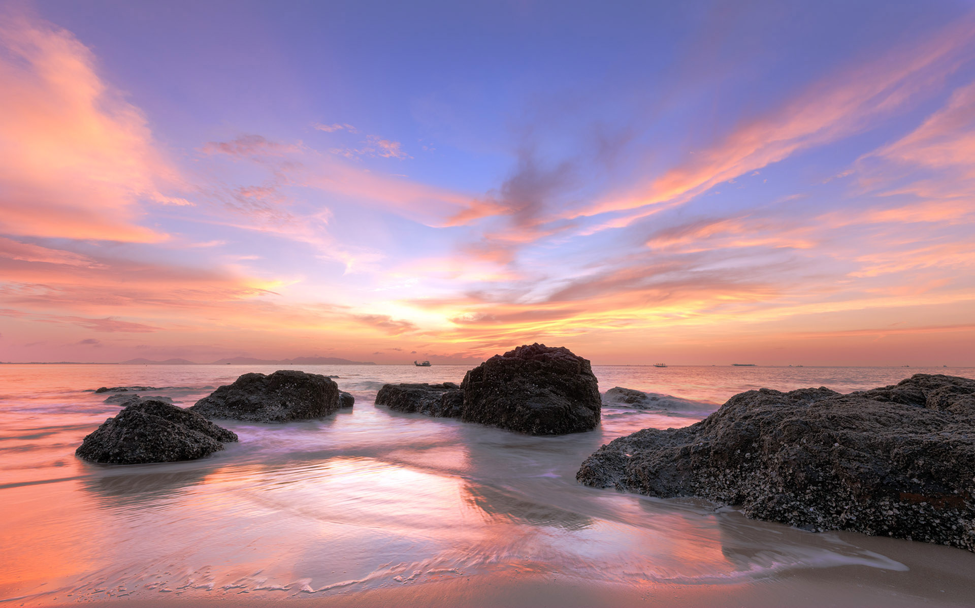 Pre-dawn tide