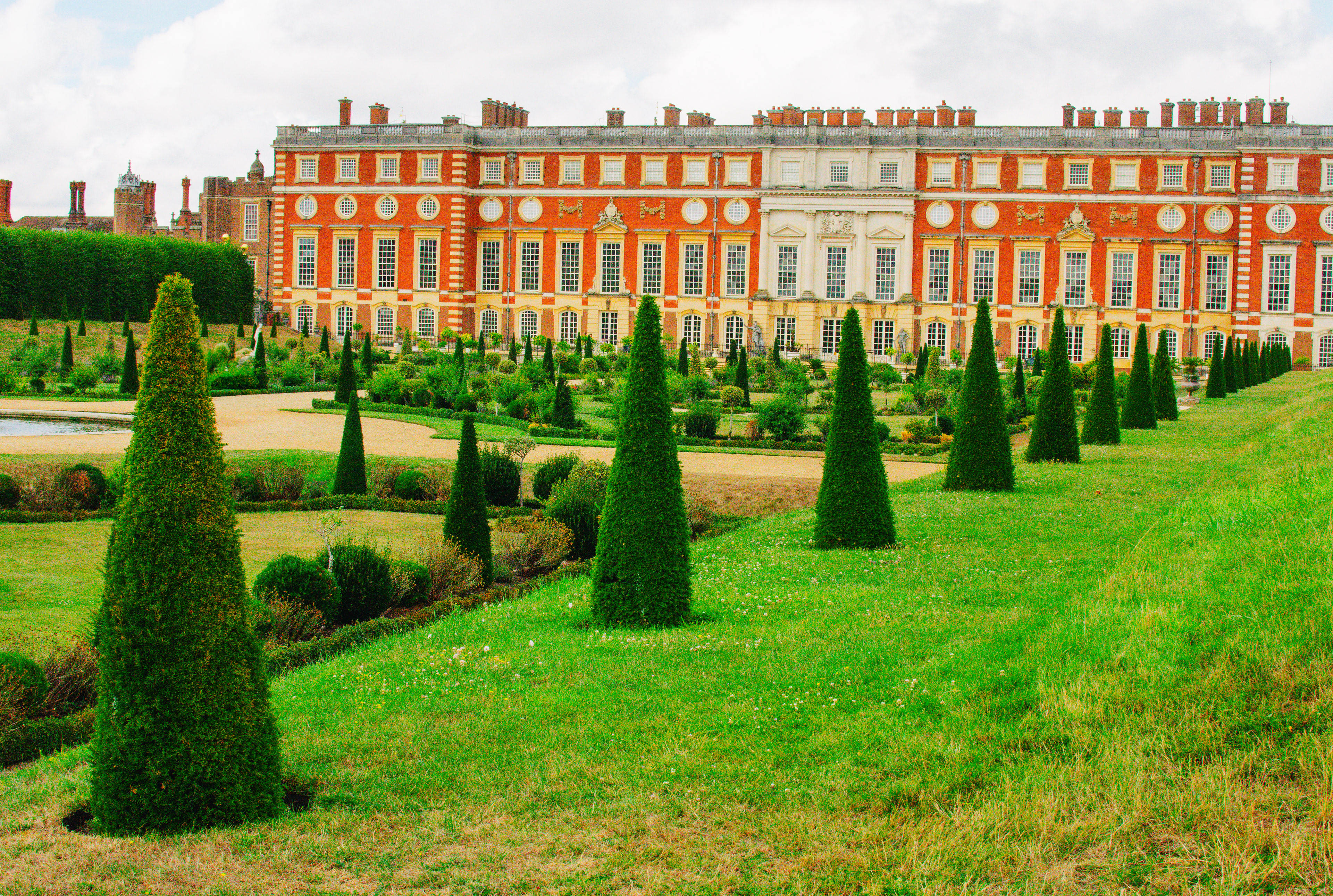 Hampton Court Palace (July 2025) | Nikon D3400 | 35mms lens