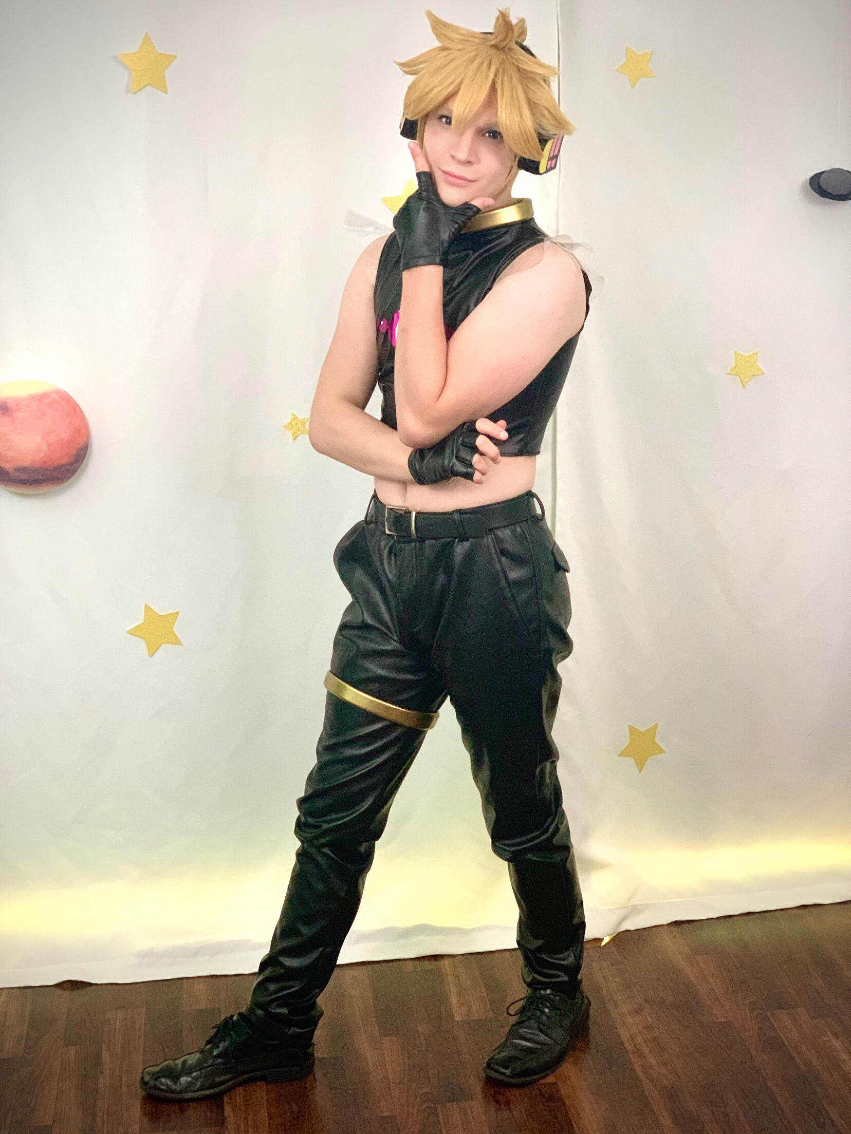 Logy dressed as Len; costume built and wig styled by Plum.