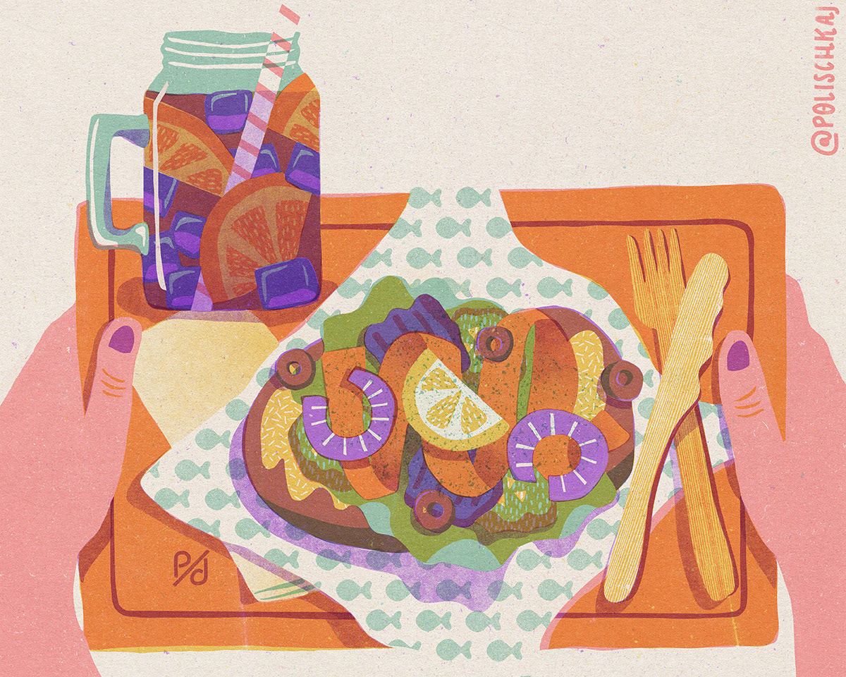 A tray is held by two hands. On the tray ist a big slice fo bread with a lot of toppings. left to it you can see a mason jar glass with orange lemonade in it.