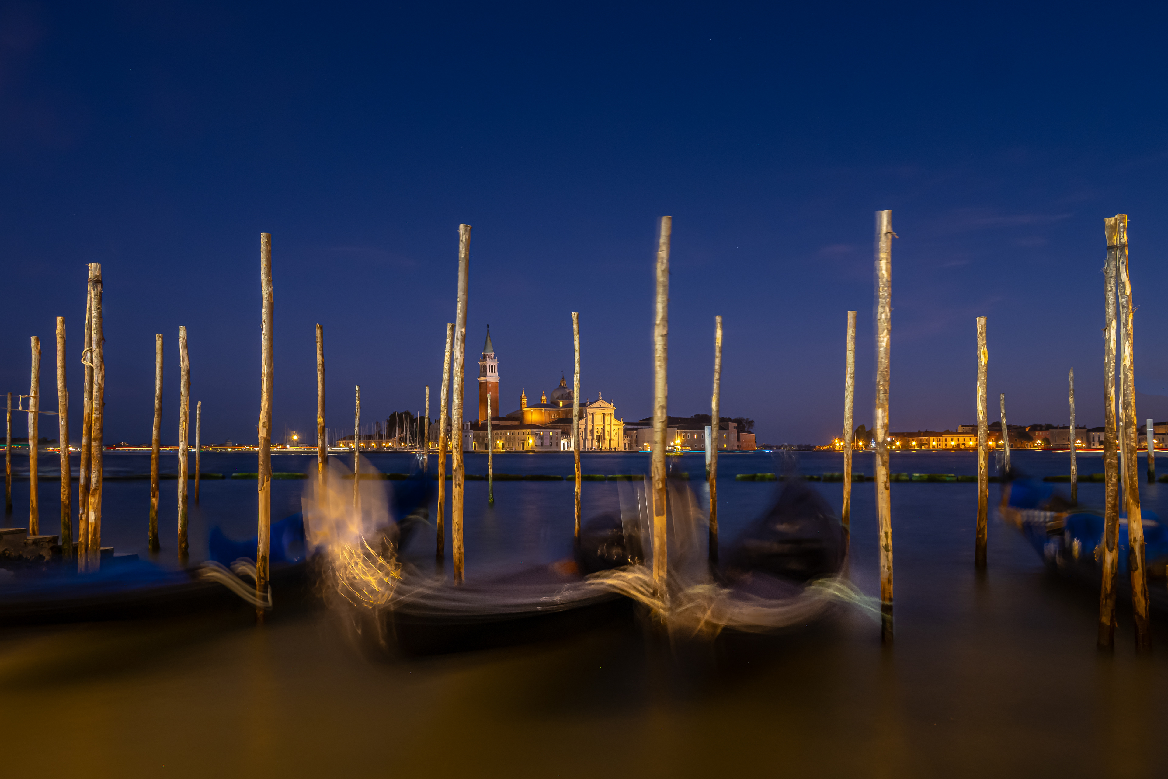 Gondeln vor San Giorgio Maggiore