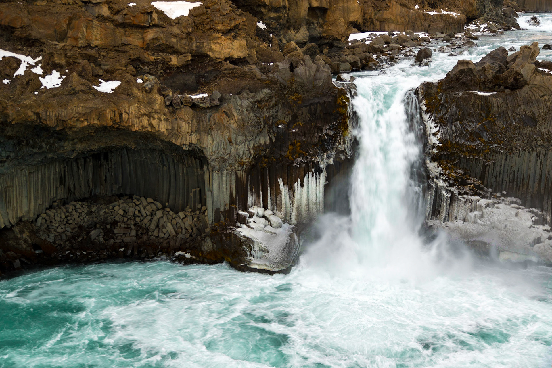 Aldayjarfoss Waterfall