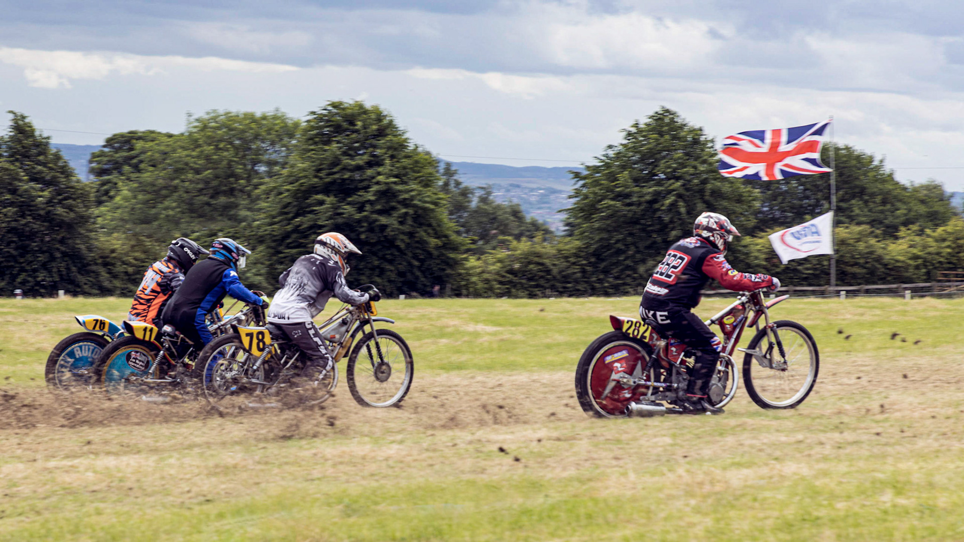 Mike Dowling Leads from Eddie Rouse