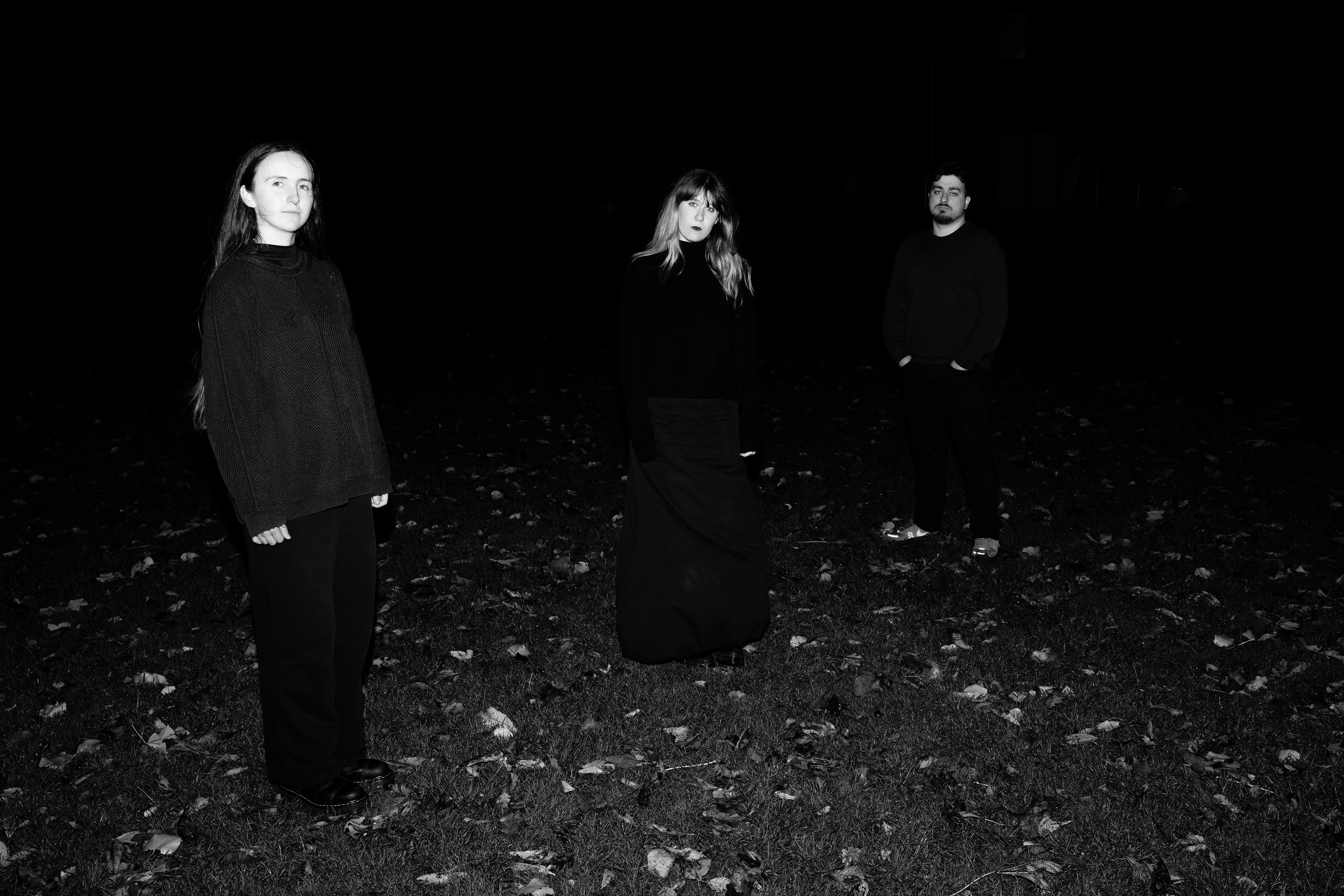 Blue Giants band, alternative Belgian band. Jasmin Branders, Io Lemmens, Matthias Van den Broeck (left to right)