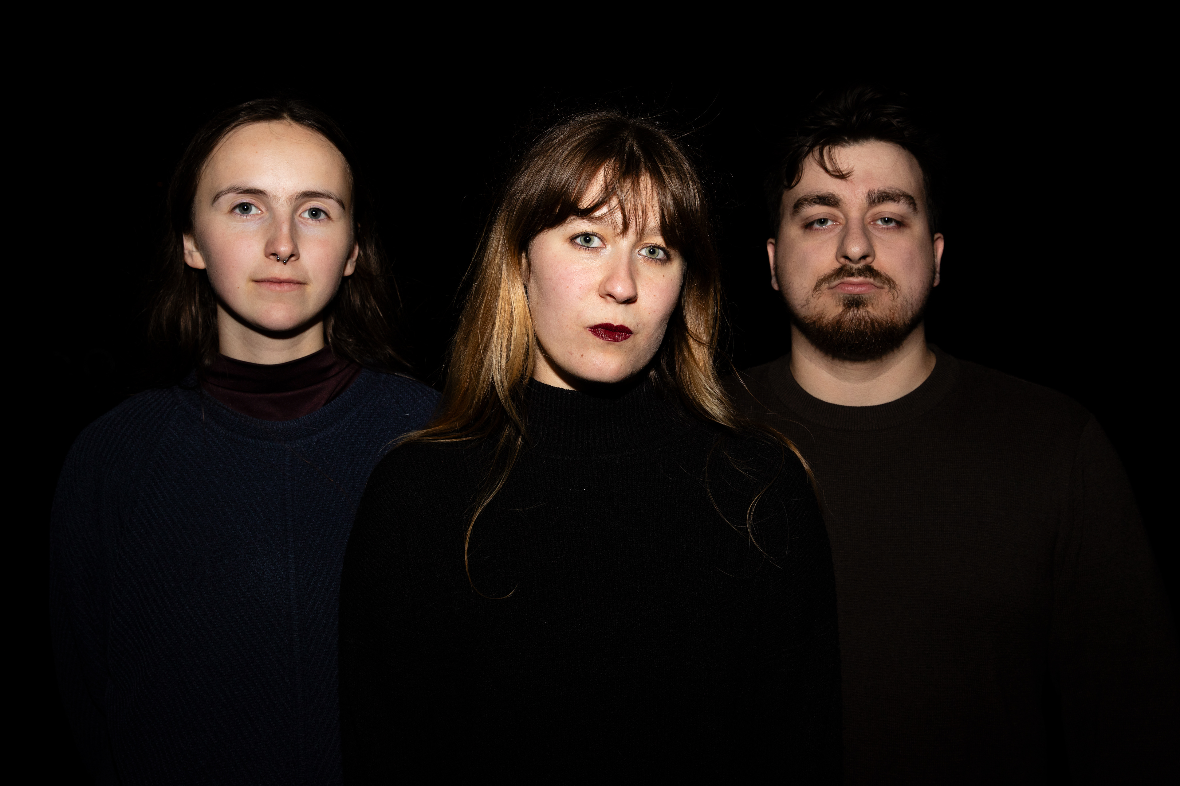 Blue Giants band, alternative Belgian band. Jasmin Branders, Io Lemmens, Matthias Van den Broeck (left to right)